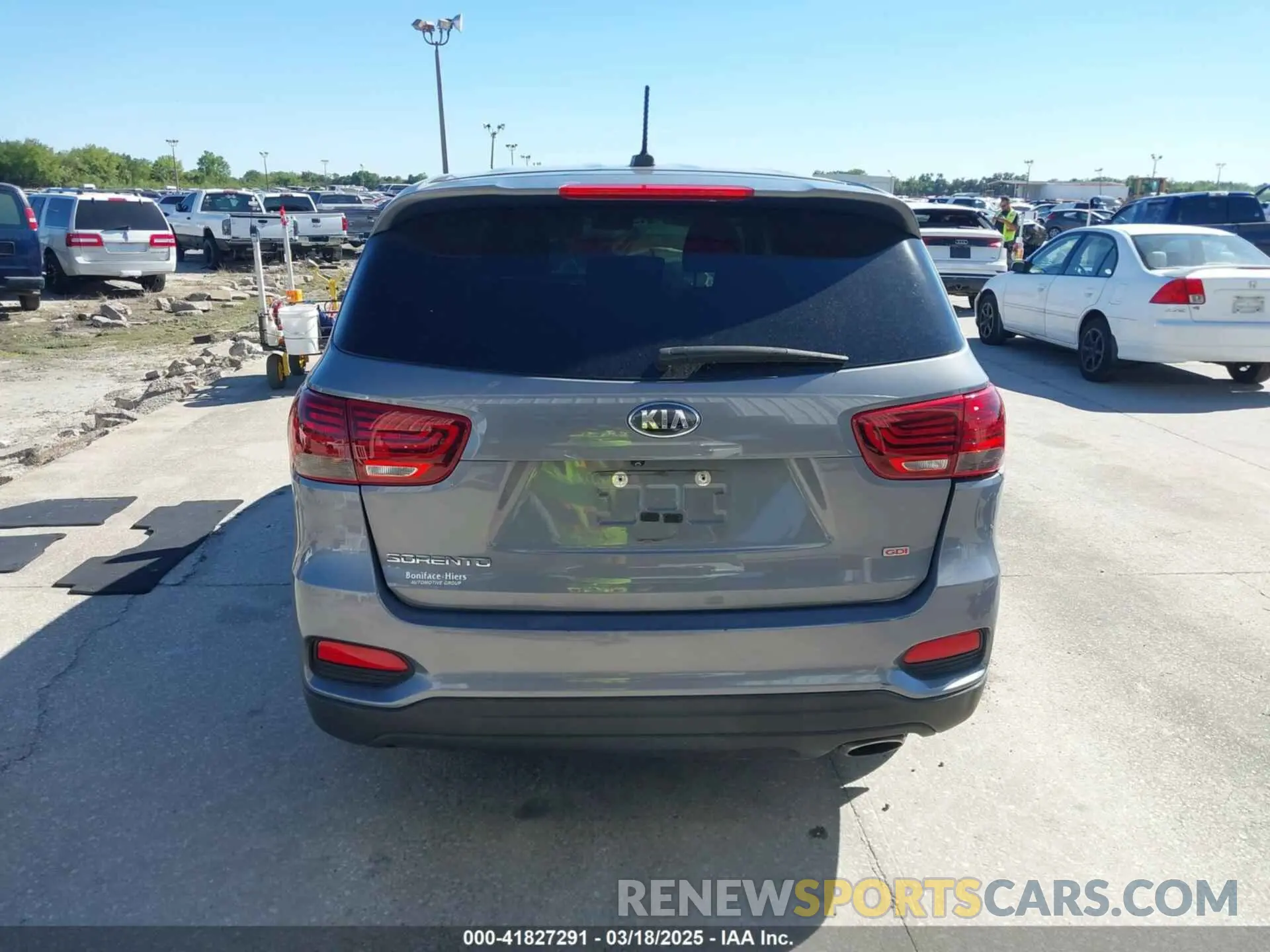 17 Photograph of a damaged car 5XYPG4A3XKG605229 KIA SORENTO 2019