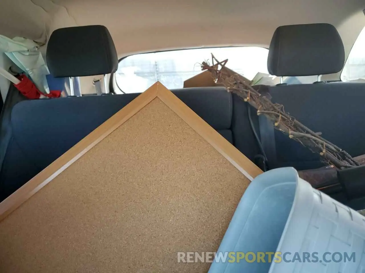 10 Photograph of a damaged car 5XYPG4A50KG463698 KIA SORENTO 2019