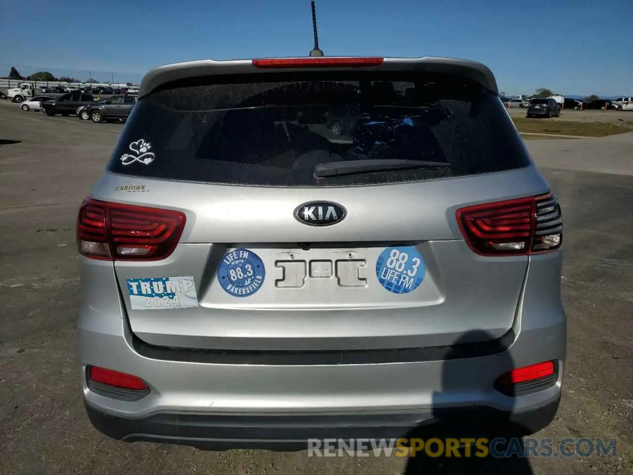 6 Photograph of a damaged car 5XYPG4A50KG463698 KIA SORENTO 2019