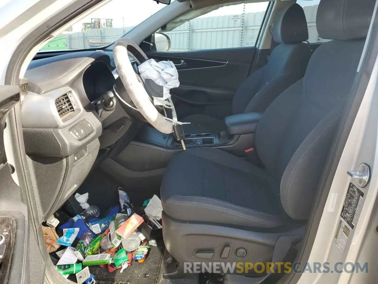 7 Photograph of a damaged car 5XYPG4A50KG463698 KIA SORENTO 2019