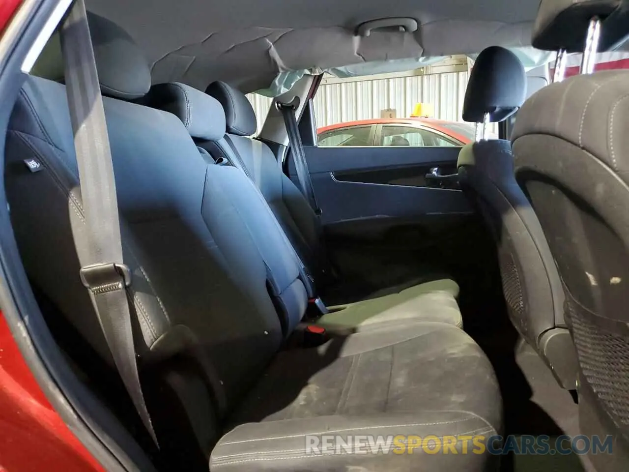 11 Photograph of a damaged car 5XYPG4A50KG470456 KIA SORENTO 2019