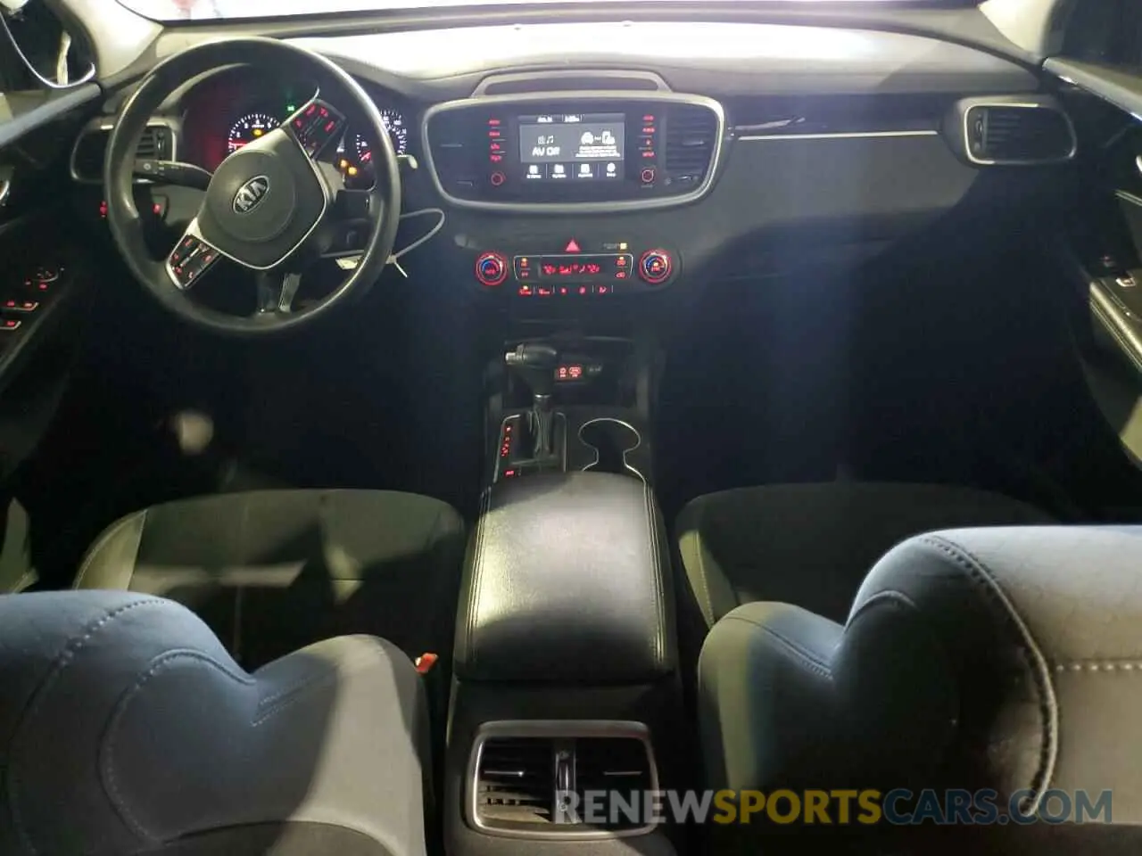 8 Photograph of a damaged car 5XYPG4A50KG470456 KIA SORENTO 2019