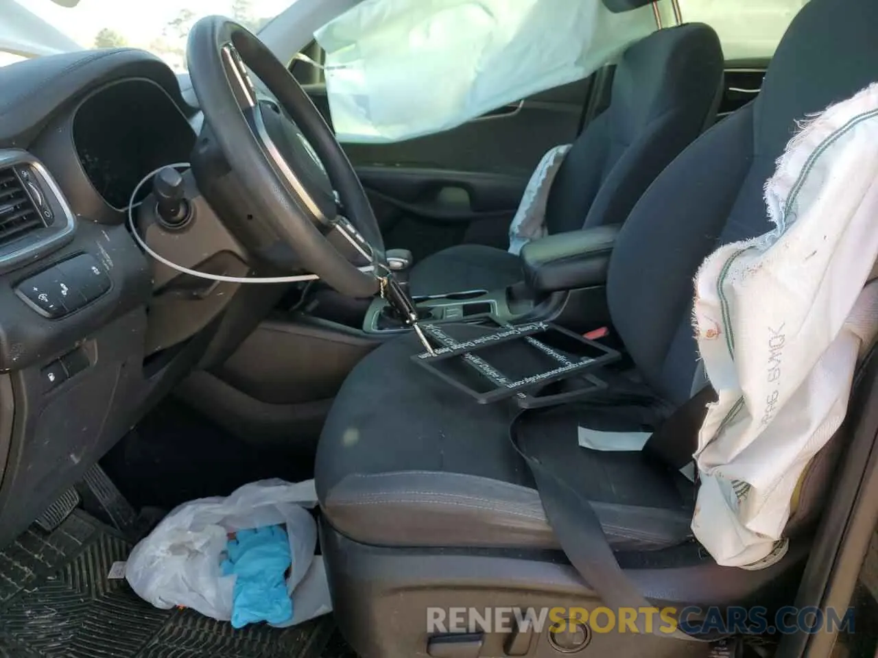 7 Photograph of a damaged car 5XYPG4A50KG494000 KIA SORENTO 2019