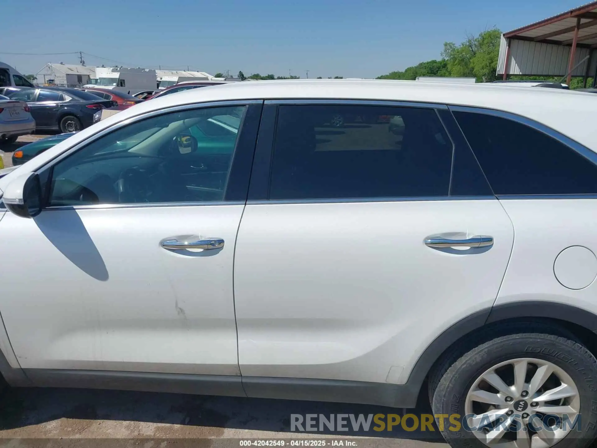 14 Photograph of a damaged car 5XYPG4A50KG565227 KIA SORENTO 2019