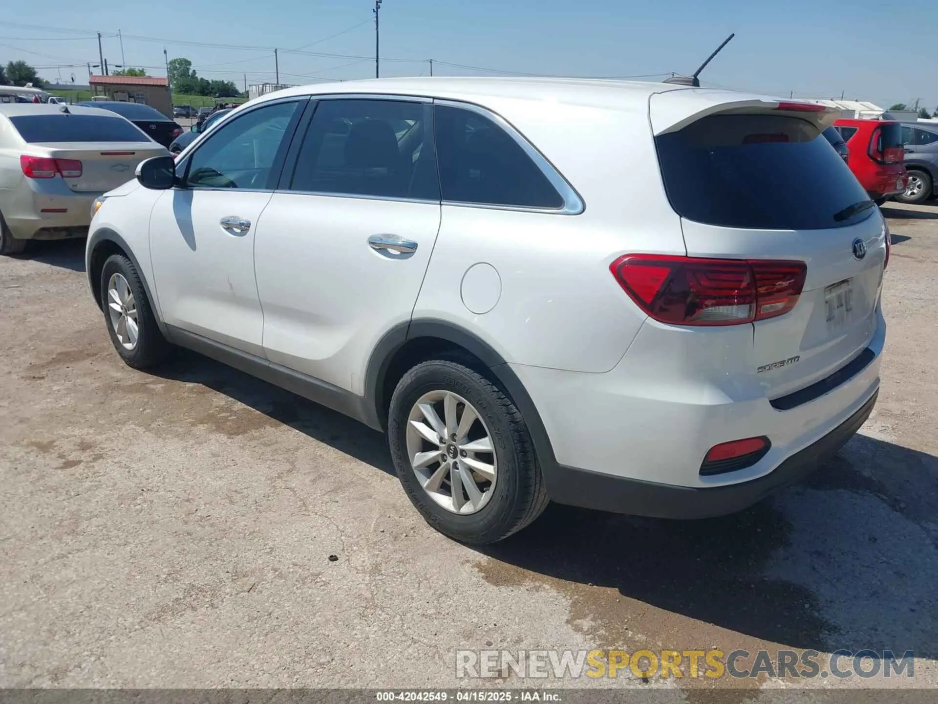 3 Photograph of a damaged car 5XYPG4A50KG565227 KIA SORENTO 2019