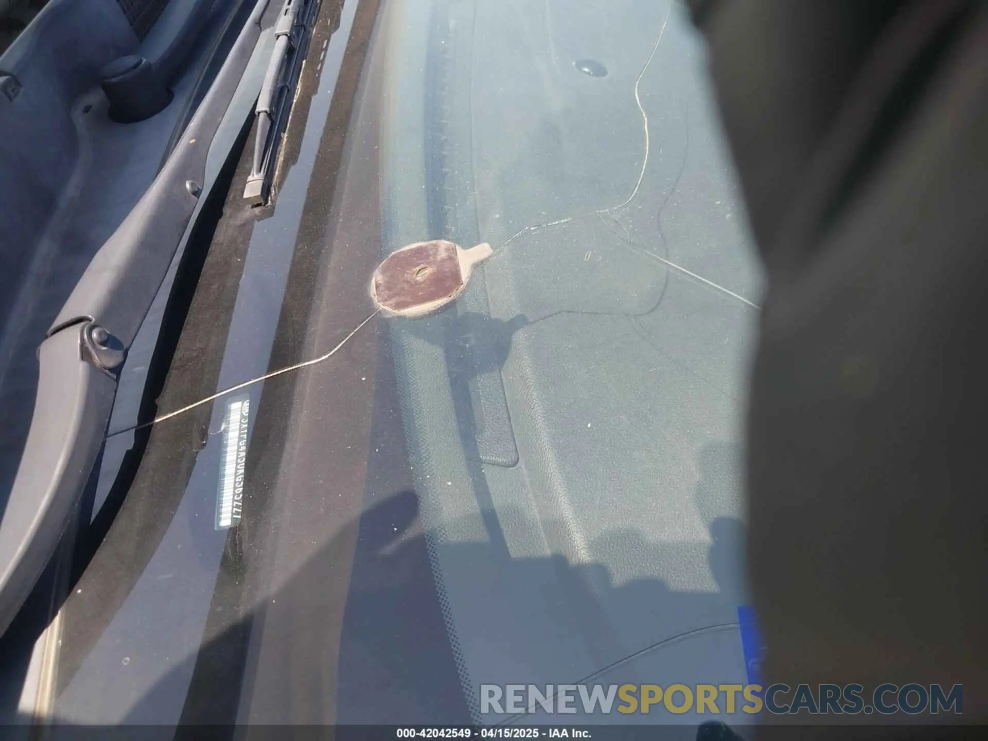 6 Photograph of a damaged car 5XYPG4A50KG565227 KIA SORENTO 2019