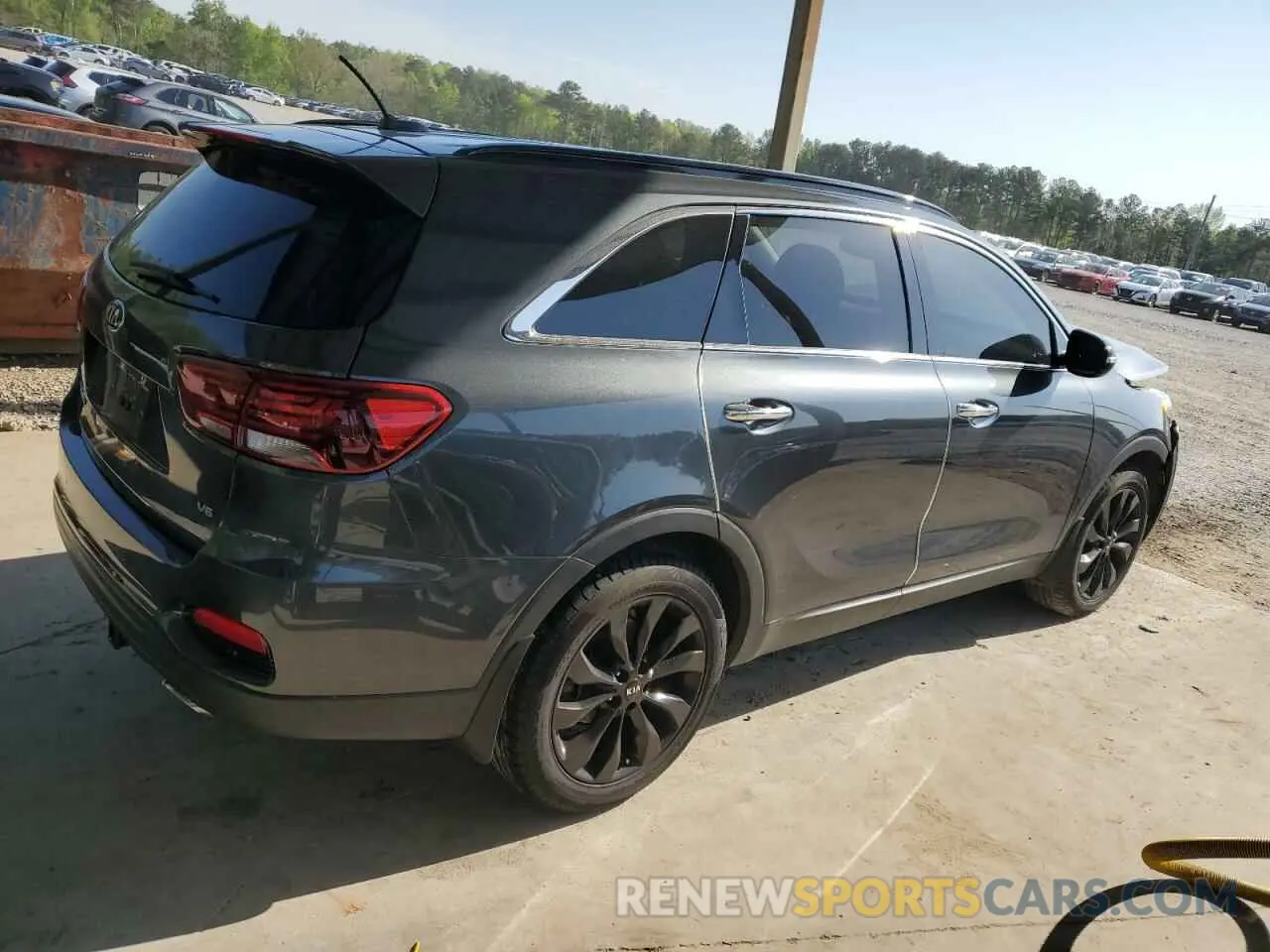 3 Photograph of a damaged car 5XYPG4A50KG605564 KIA SORENTO 2019
