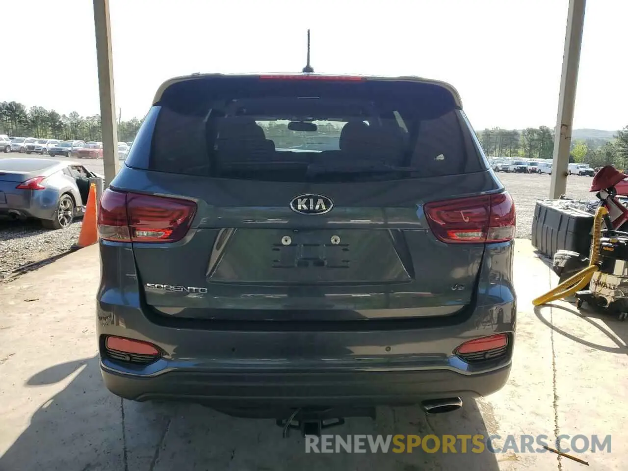 6 Photograph of a damaged car 5XYPG4A50KG605564 KIA SORENTO 2019