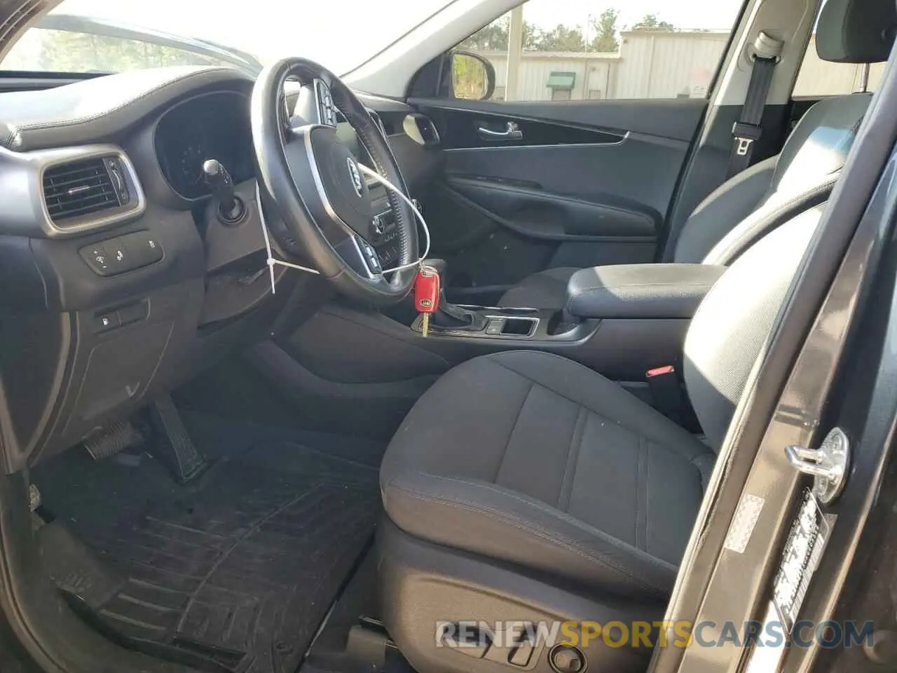 7 Photograph of a damaged car 5XYPG4A50KG605564 KIA SORENTO 2019