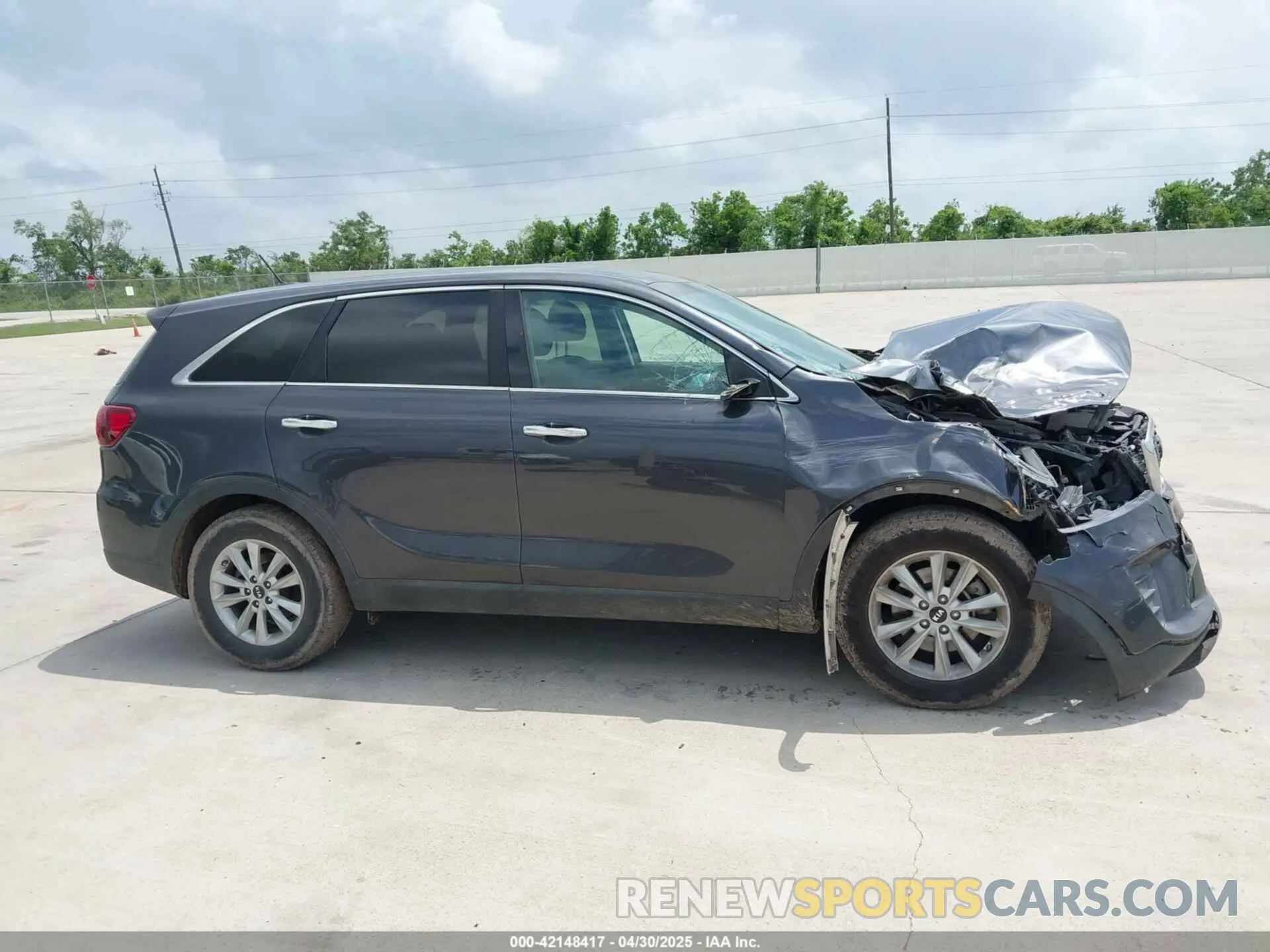 13 Photograph of a damaged car 5XYPG4A51KG441192 KIA SORENTO 2019