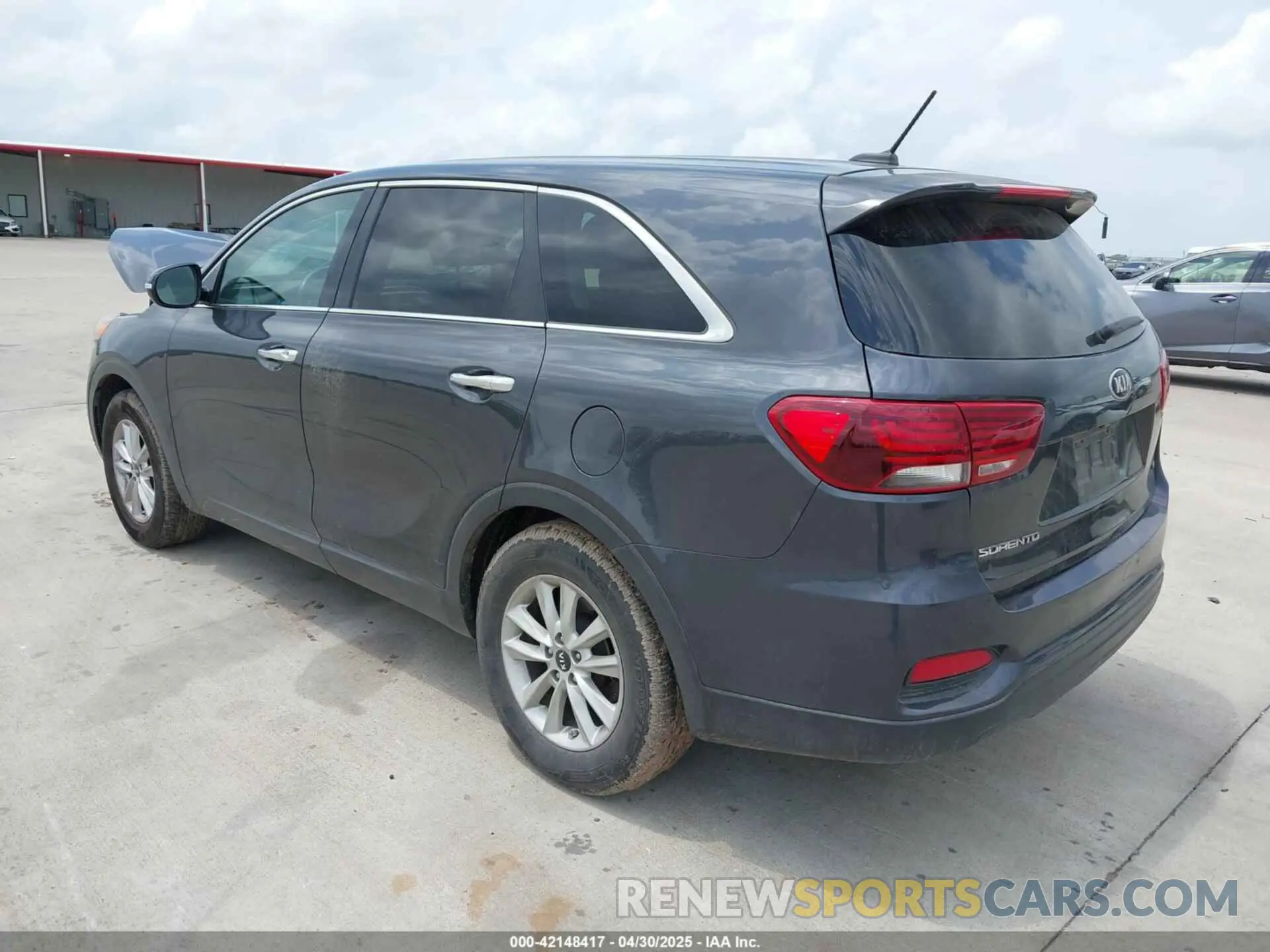 3 Photograph of a damaged car 5XYPG4A51KG441192 KIA SORENTO 2019