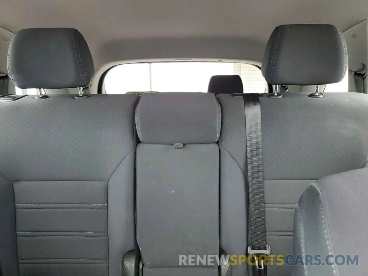 10 Photograph of a damaged car 5XYPG4A51KG485628 KIA SORENTO 2019