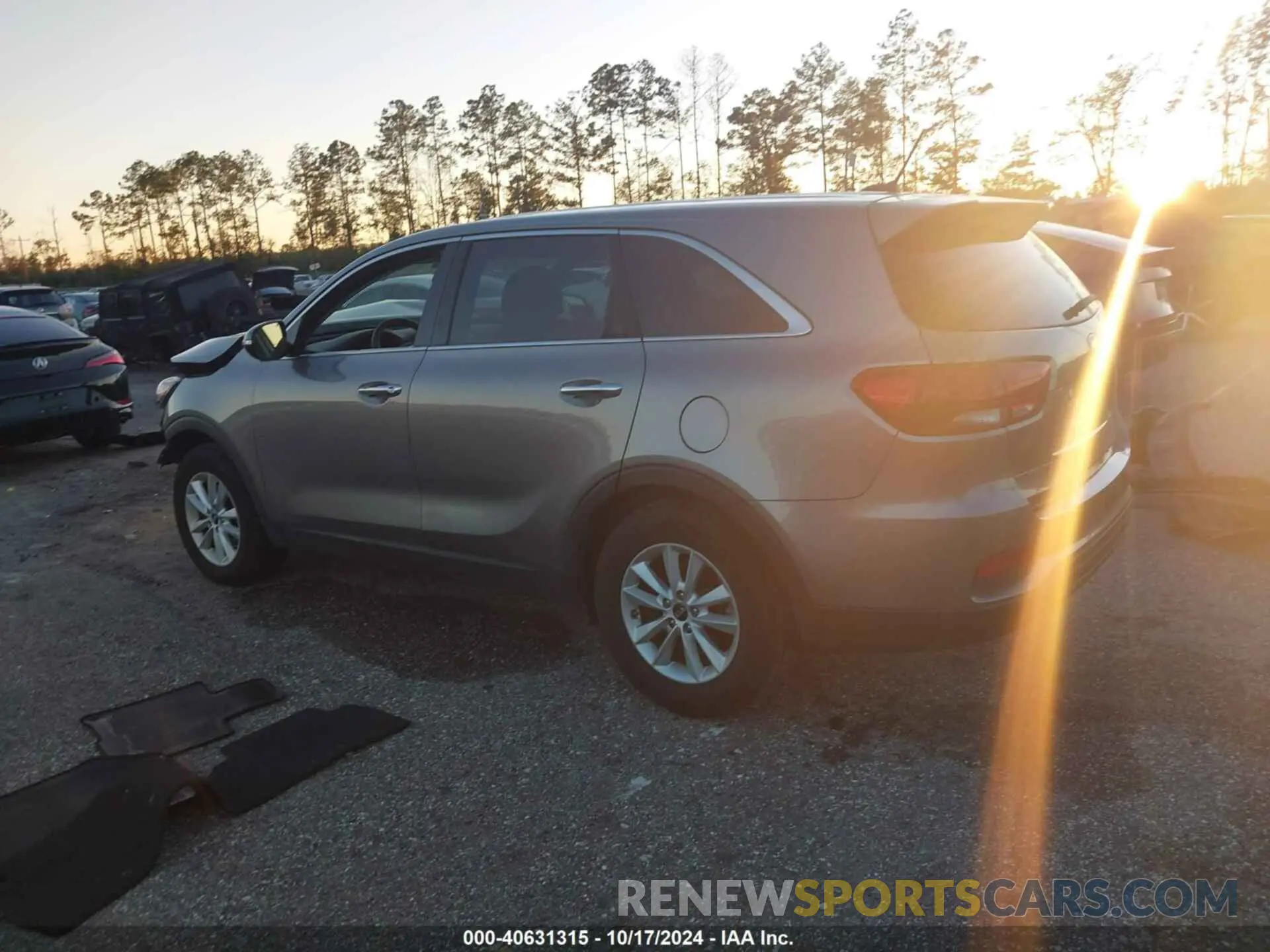 3 Photograph of a damaged car 5XYPG4A51KG488920 KIA SORENTO 2019