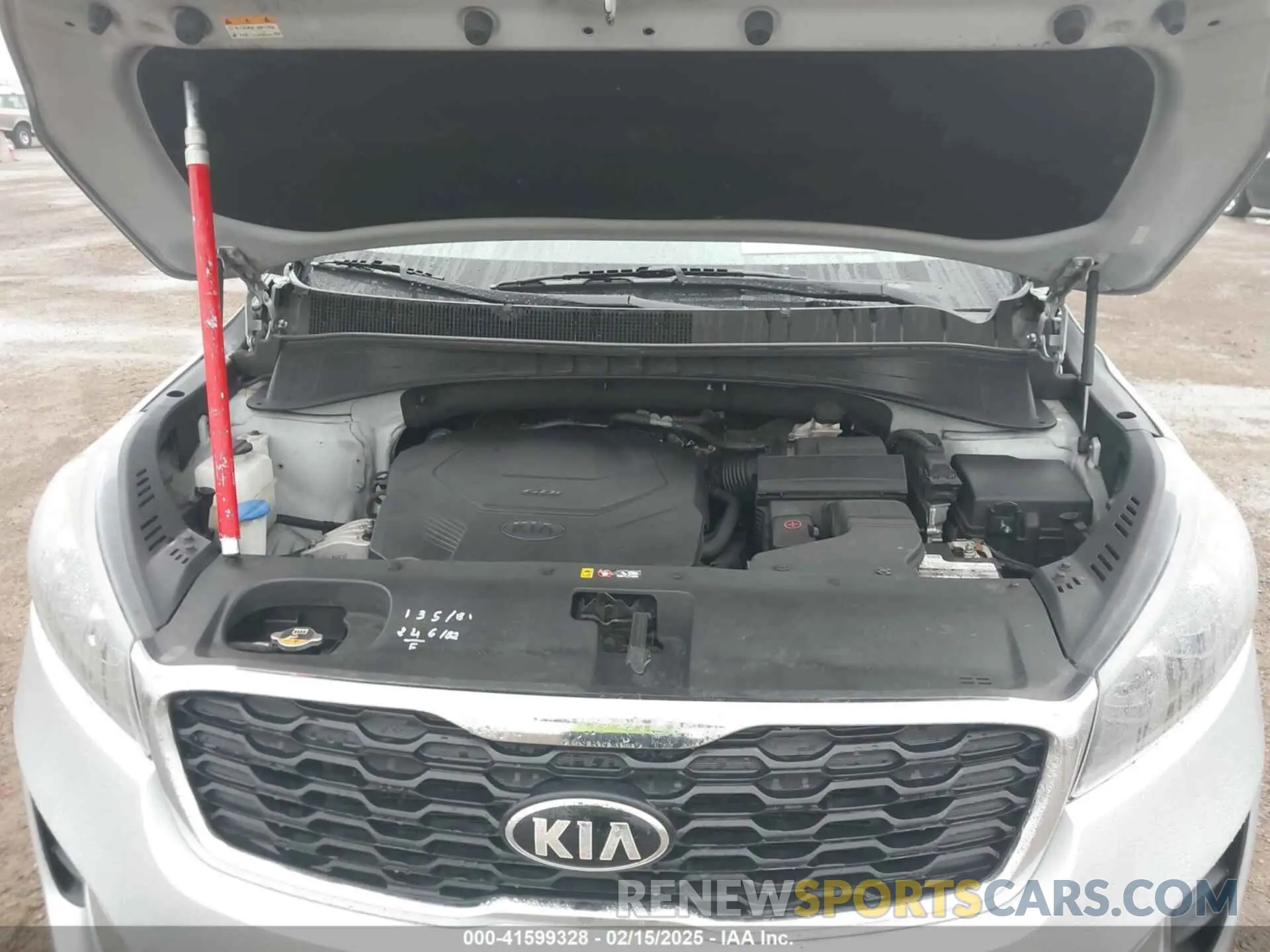 10 Photograph of a damaged car 5XYPG4A51KG495866 KIA SORENTO 2019