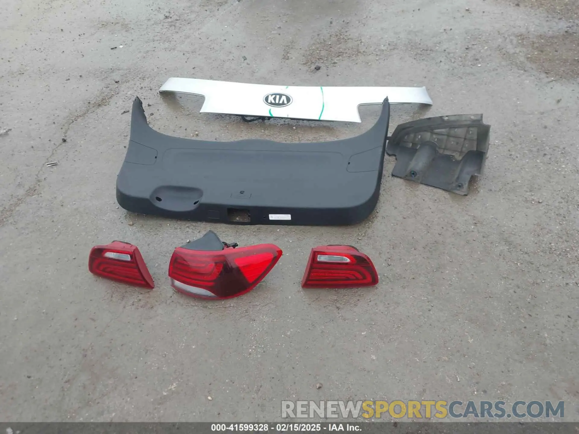 12 Photograph of a damaged car 5XYPG4A51KG495866 KIA SORENTO 2019