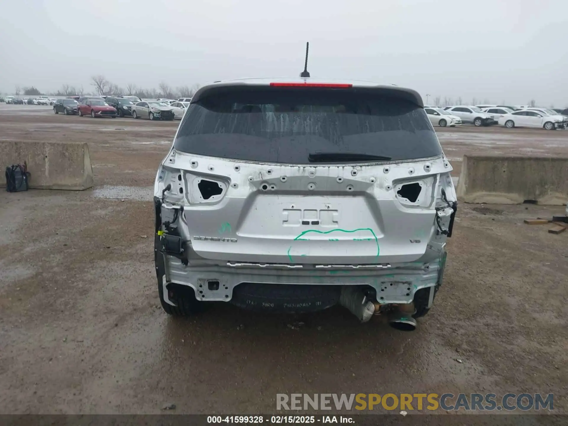 17 Photograph of a damaged car 5XYPG4A51KG495866 KIA SORENTO 2019