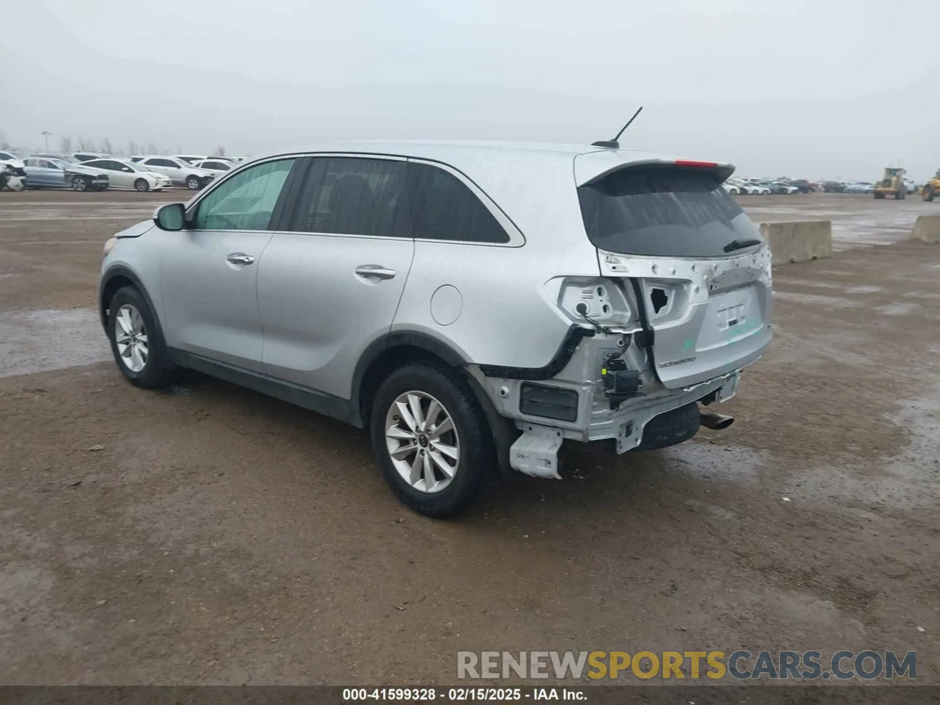3 Photograph of a damaged car 5XYPG4A51KG495866 KIA SORENTO 2019