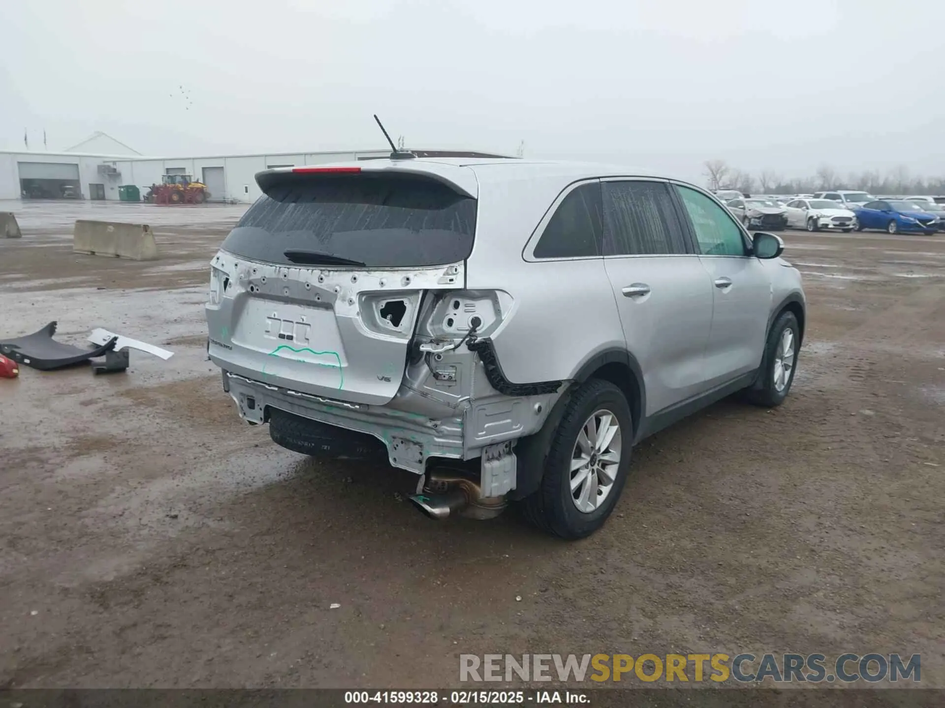 4 Photograph of a damaged car 5XYPG4A51KG495866 KIA SORENTO 2019