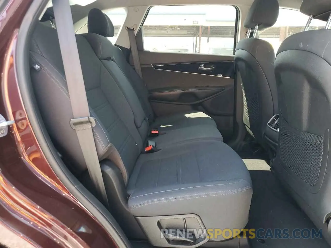 11 Photograph of a damaged car 5XYPG4A51KG510575 KIA SORENTO 2019