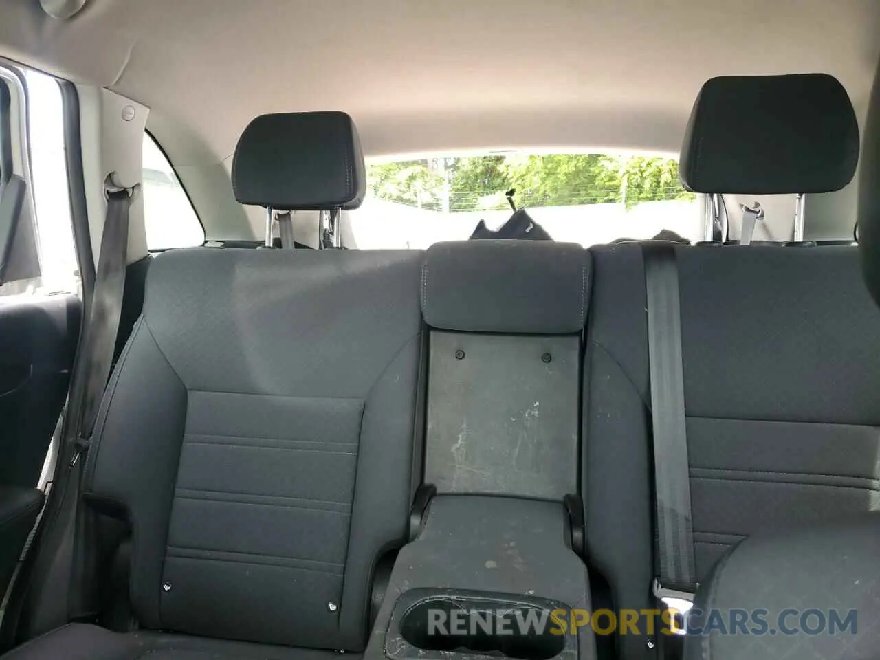 10 Photograph of a damaged car 5XYPG4A51KG561090 KIA SORENTO 2019