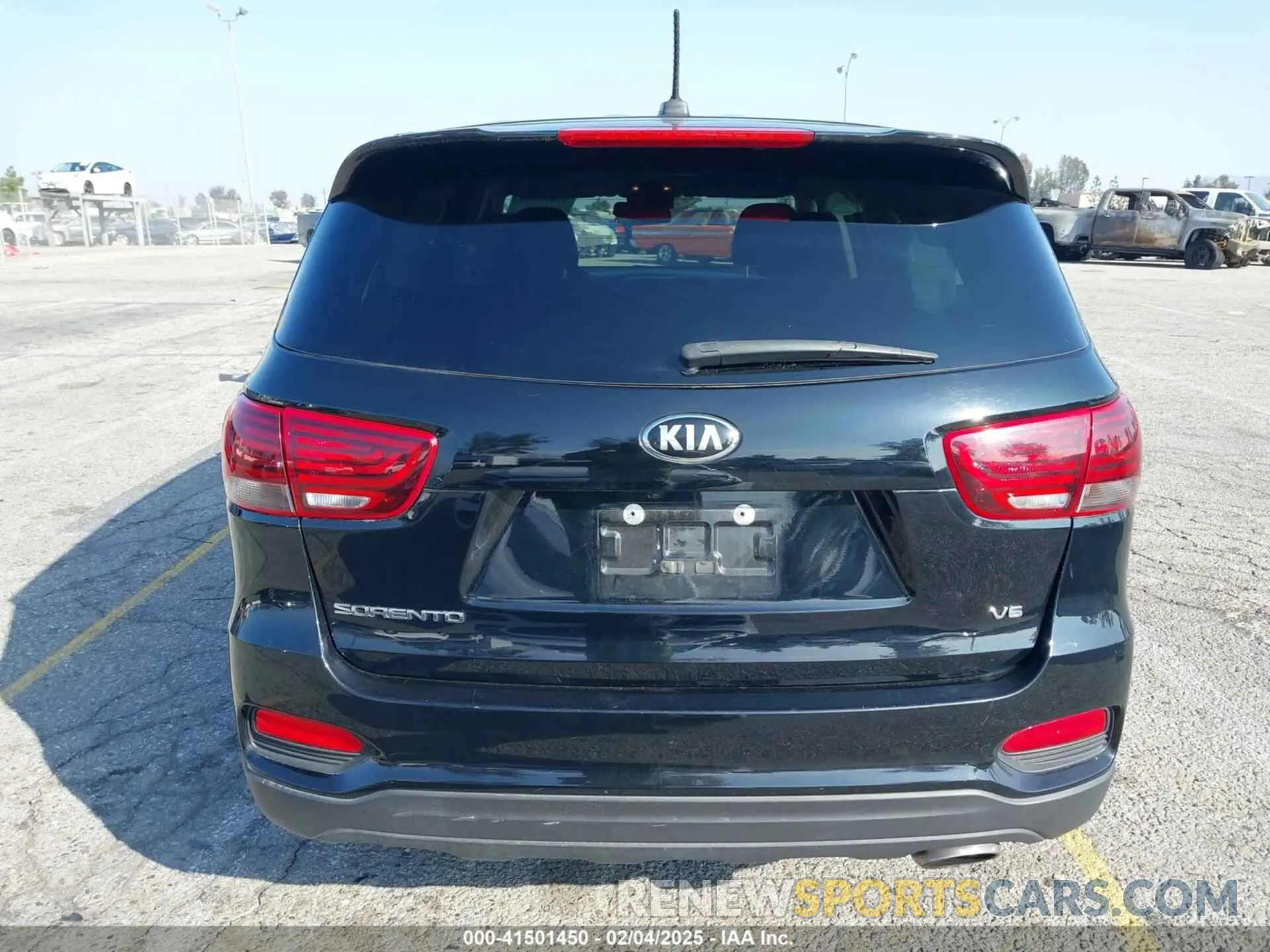 16 Photograph of a damaged car 5XYPG4A51KG567018 KIA SORENTO 2019