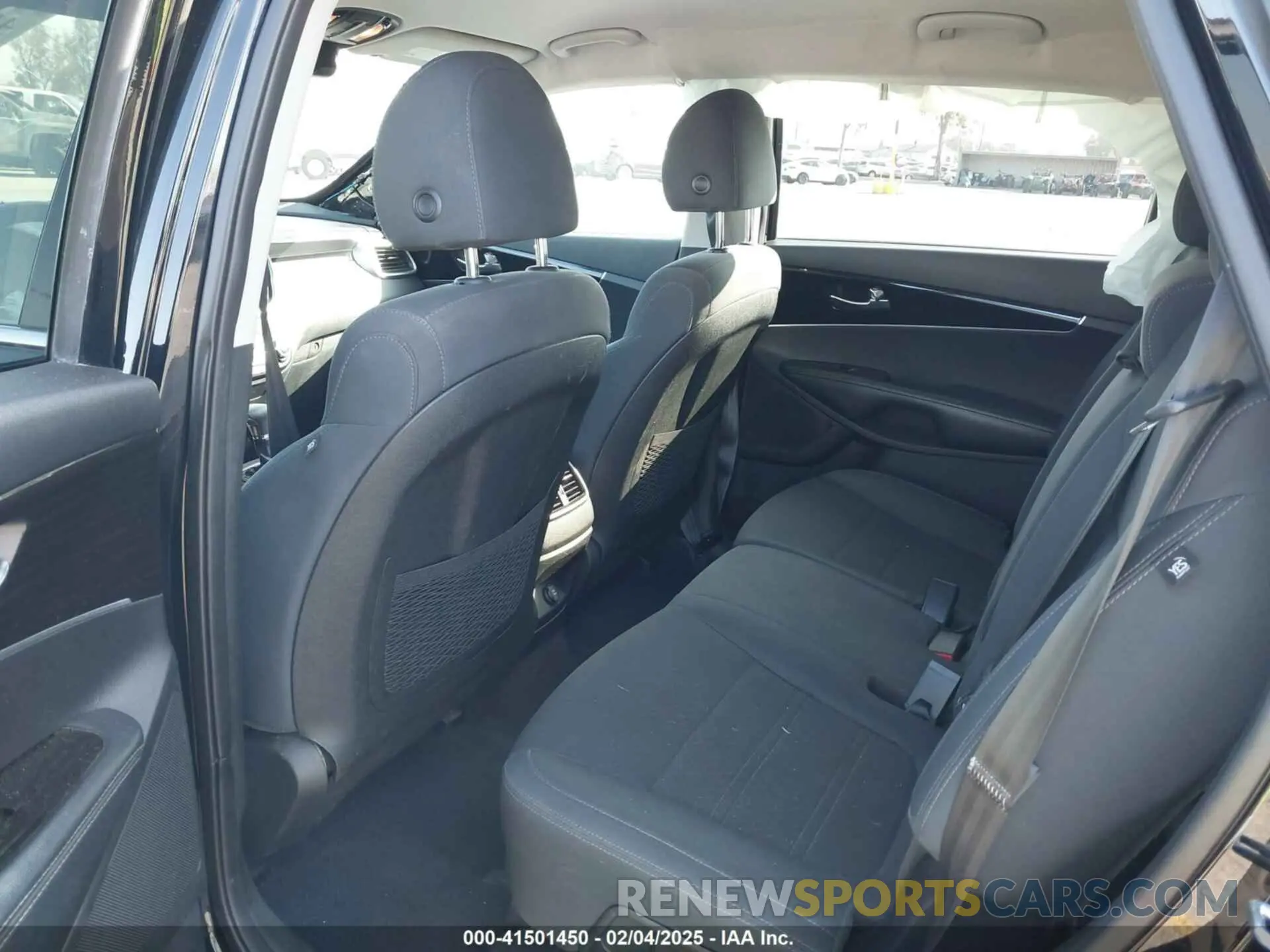8 Photograph of a damaged car 5XYPG4A51KG567018 KIA SORENTO 2019