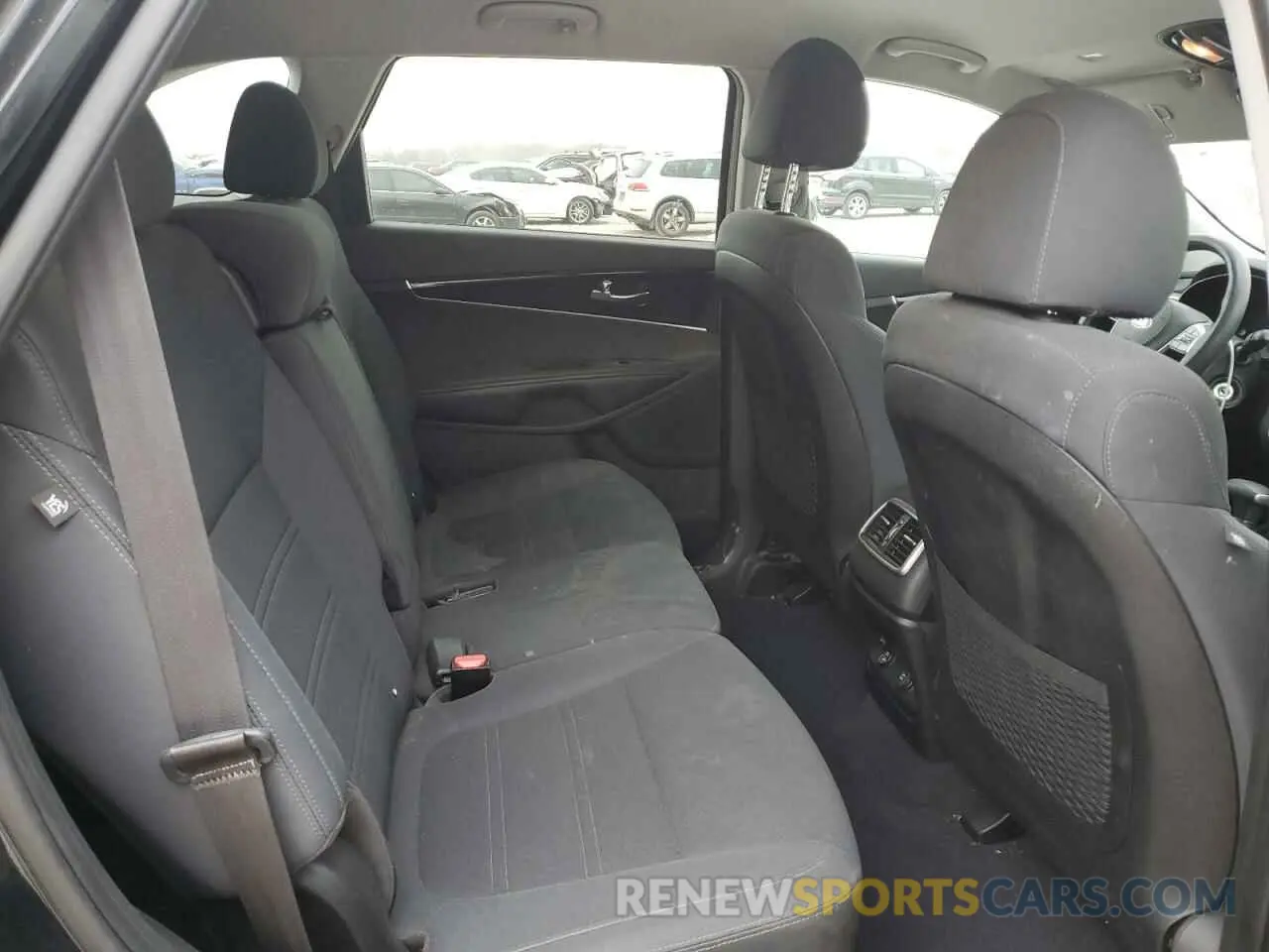 11 Photograph of a damaged car 5XYPG4A51KG568640 KIA SORENTO 2019