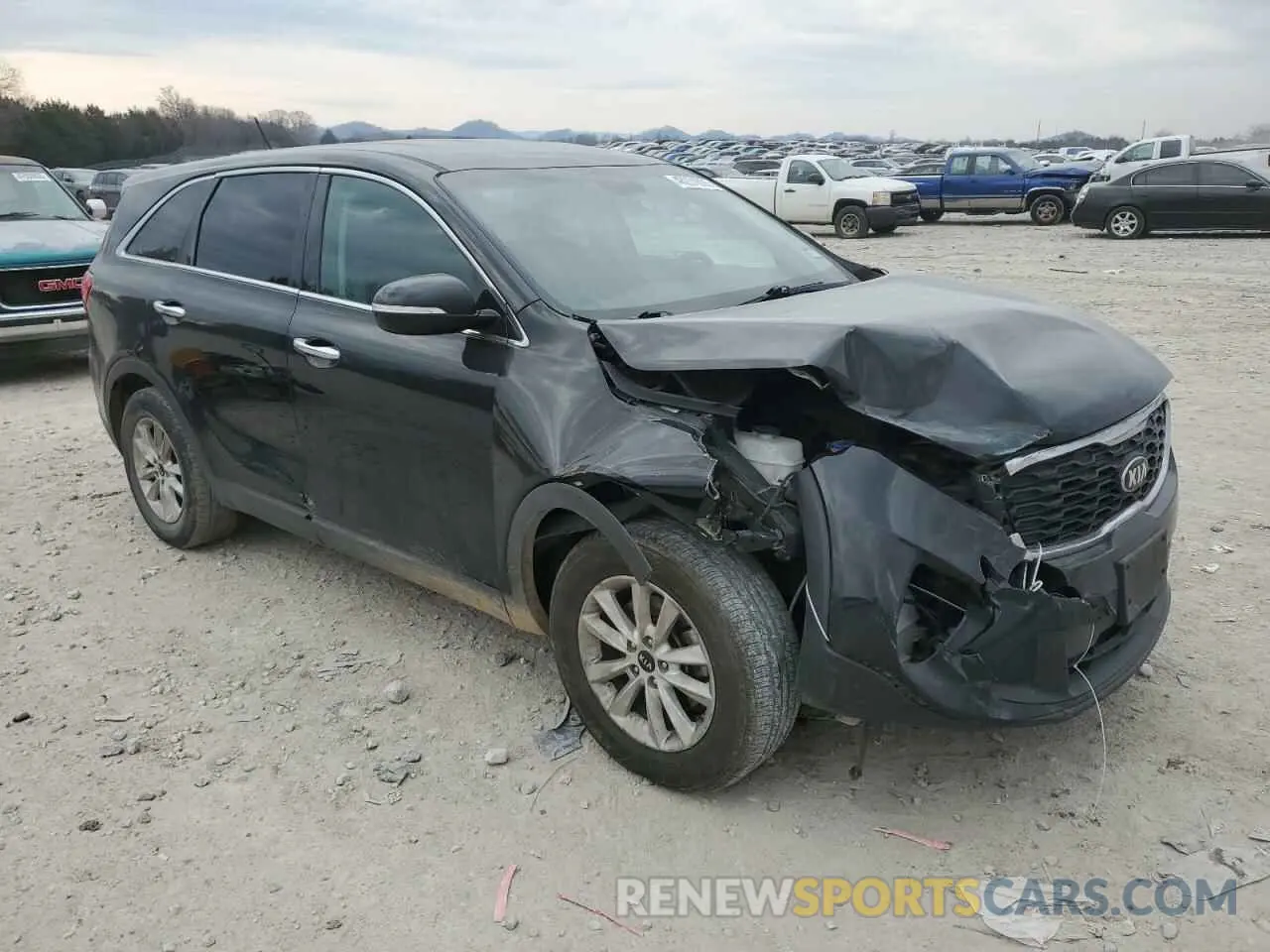 4 Photograph of a damaged car 5XYPG4A51KG568640 KIA SORENTO 2019