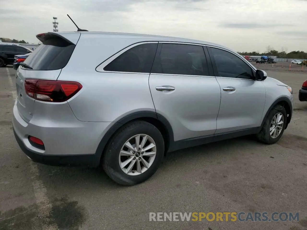 3 Photograph of a damaged car 5XYPG4A51KG573210 KIA SORENTO 2019