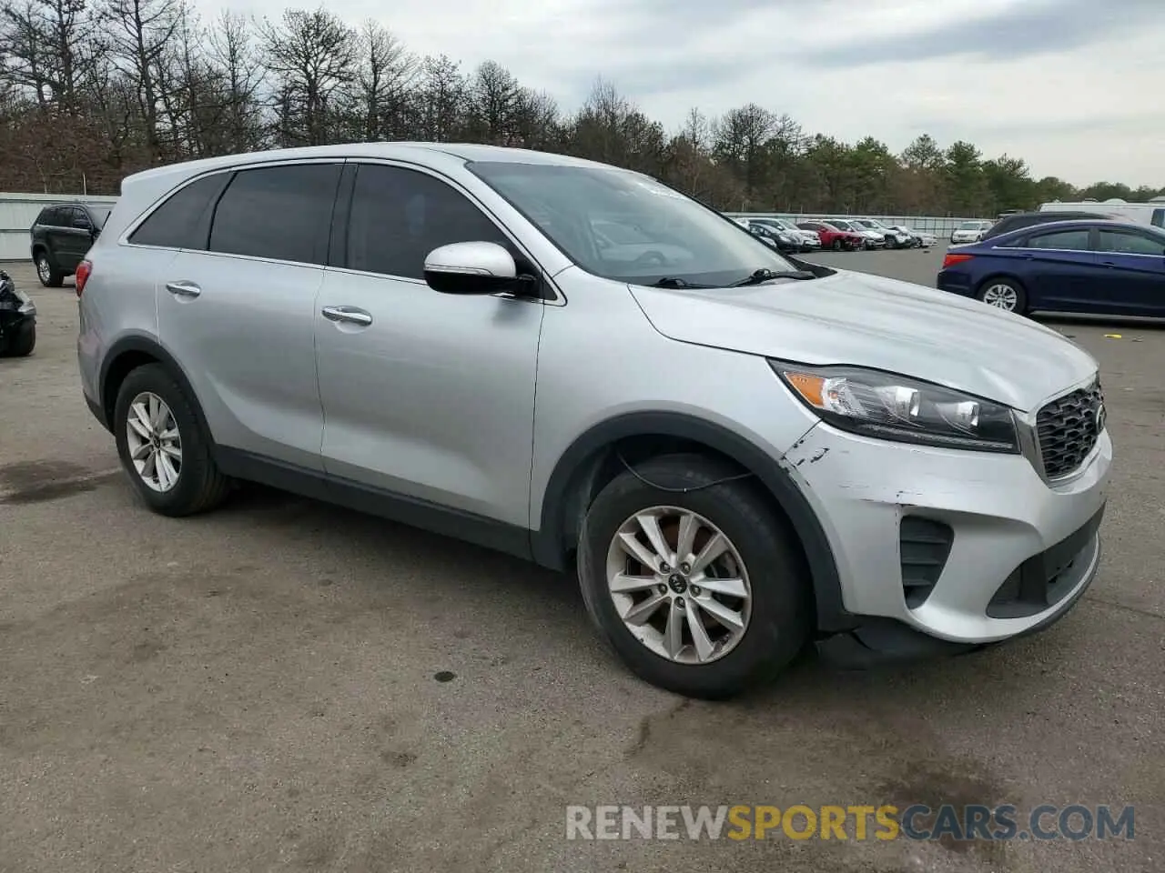 4 Photograph of a damaged car 5XYPG4A51KG573210 KIA SORENTO 2019