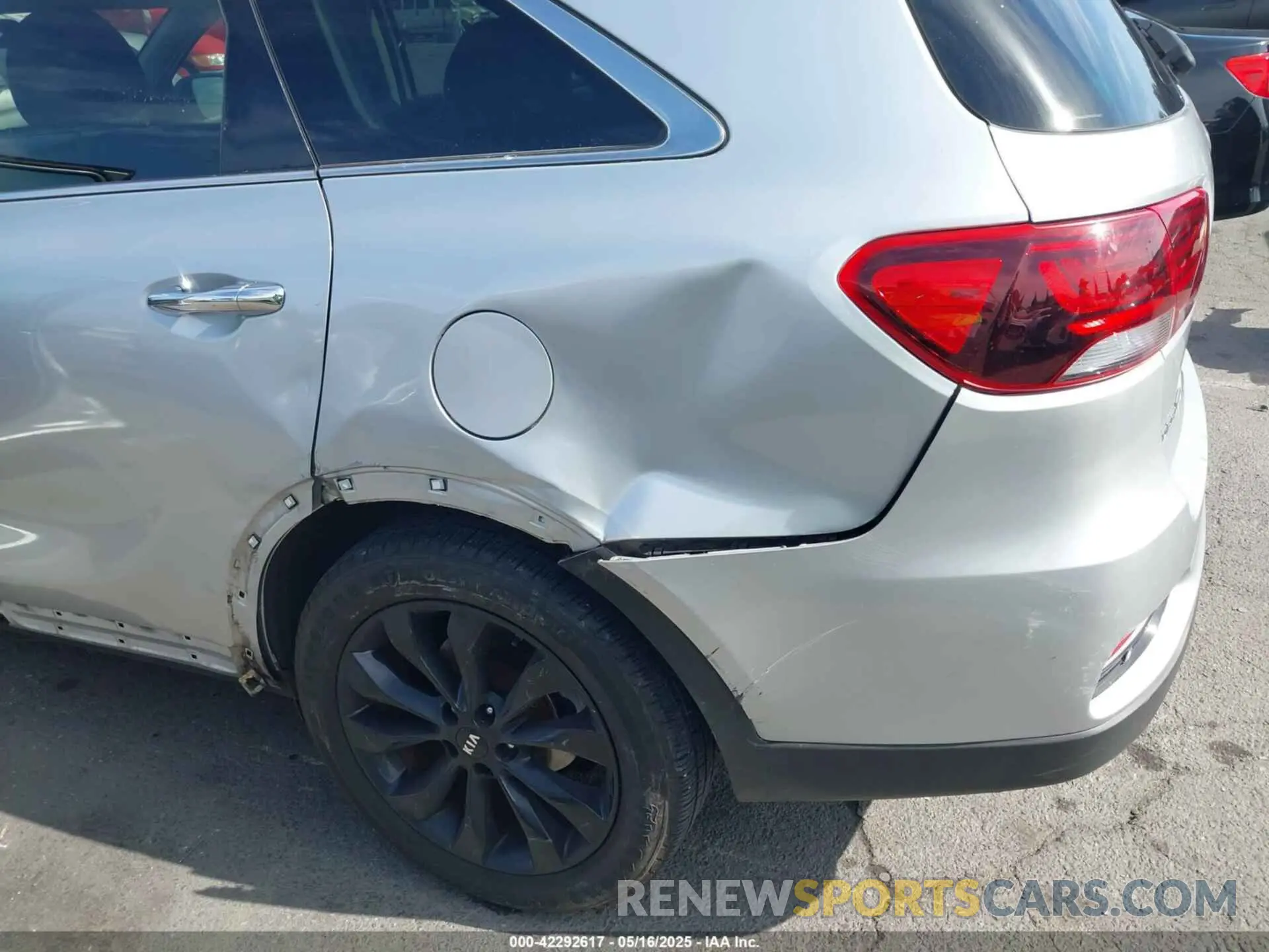 6 Photograph of a damaged car 5XYPG4A51KG594221 KIA SORENTO 2019