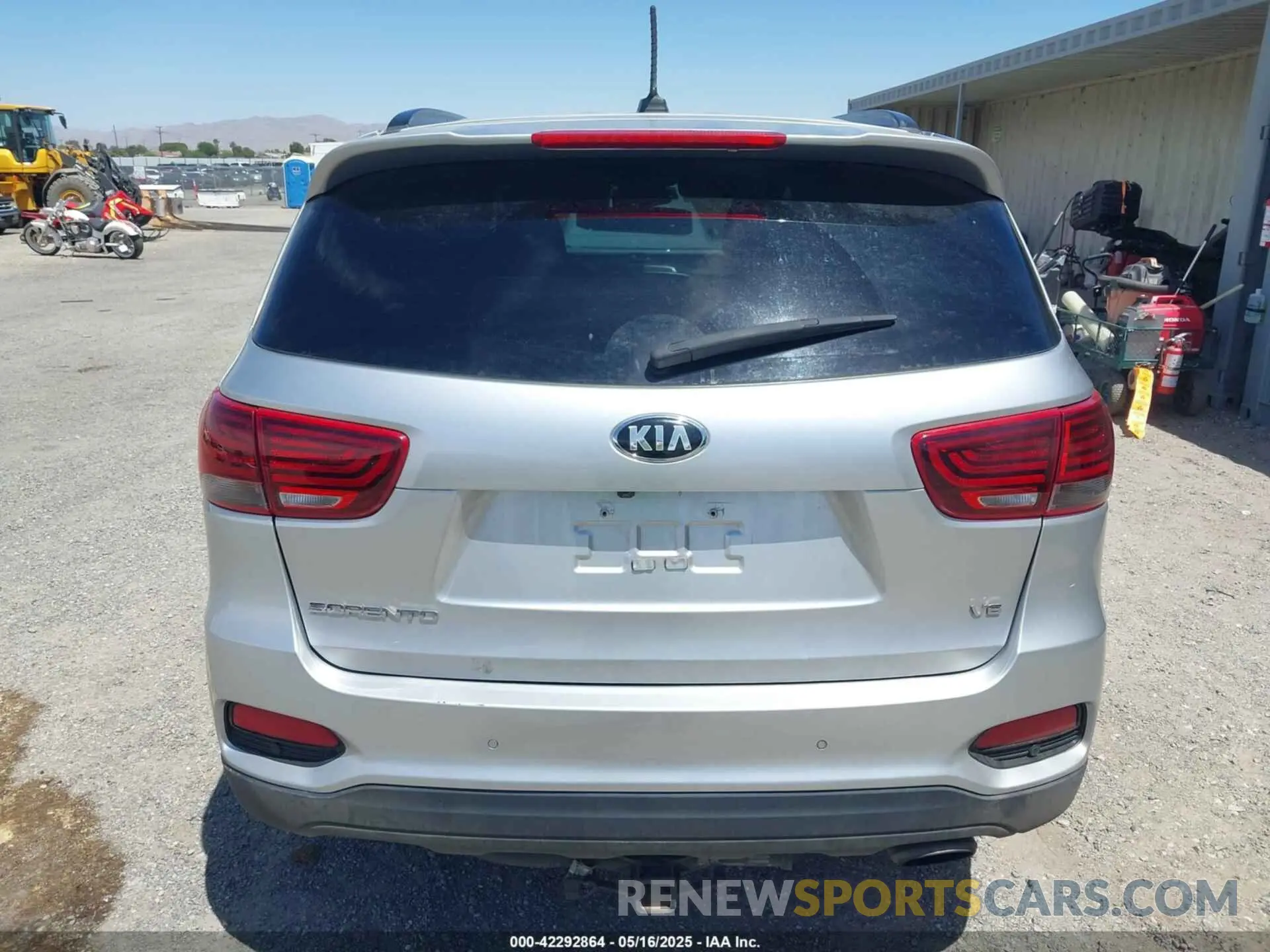 16 Photograph of a damaged car 5XYPG4A51KG596857 KIA SORENTO 2019
