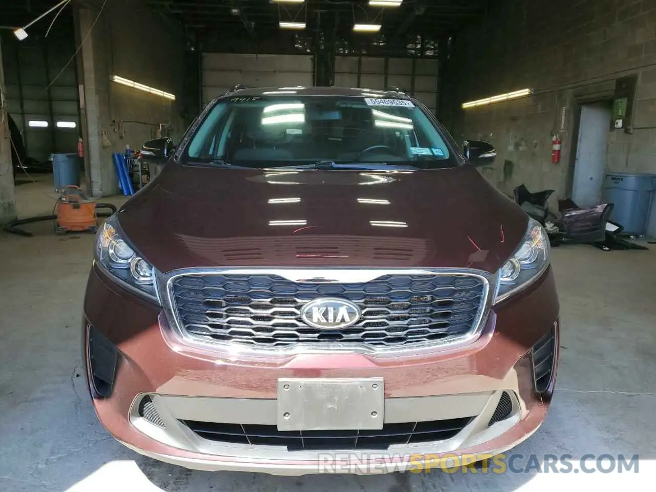 5 Photograph of a damaged car 5XYPG4A51KG600289 KIA SORENTO 2019