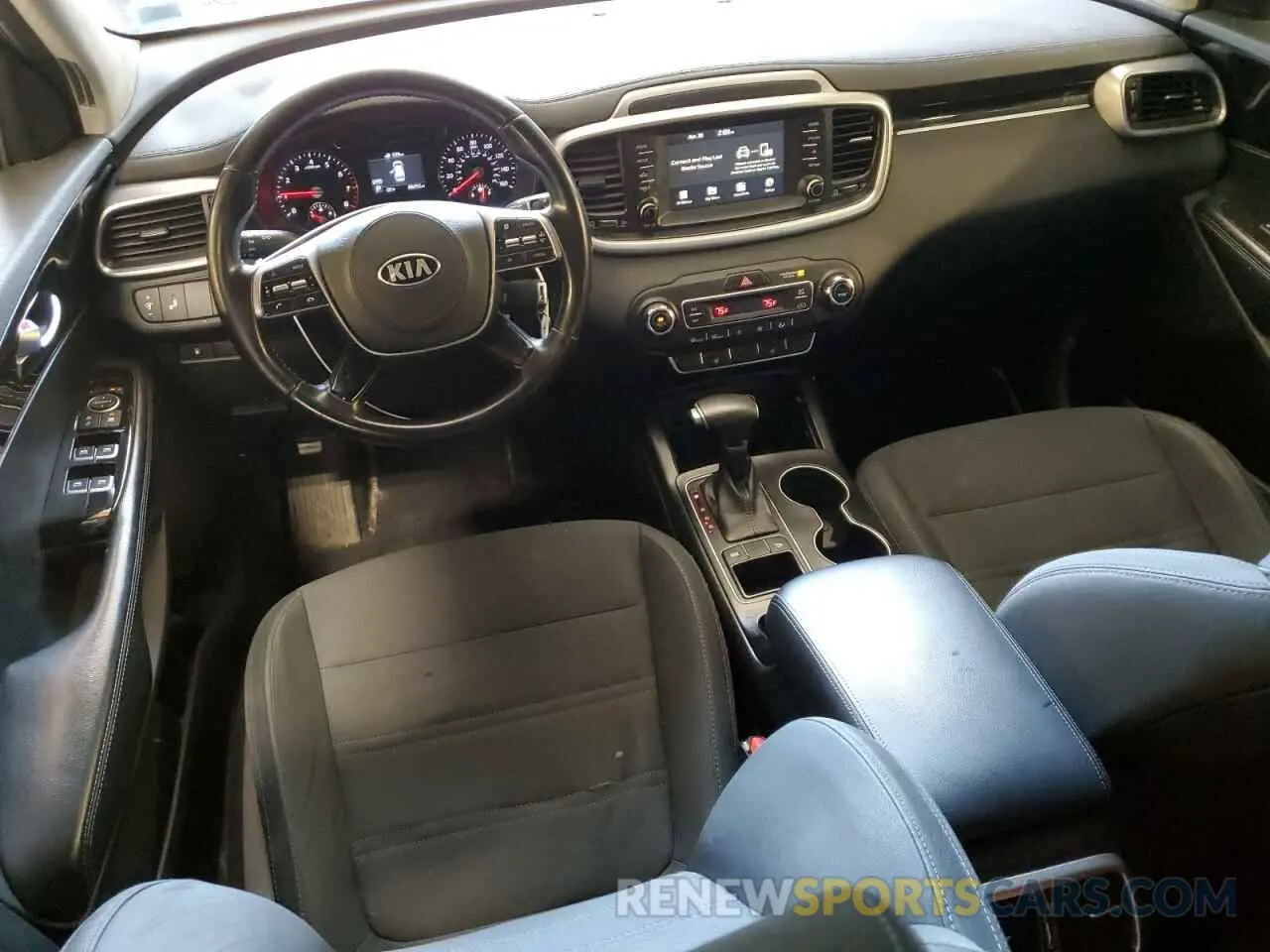 8 Photograph of a damaged car 5XYPG4A51KG600289 KIA SORENTO 2019