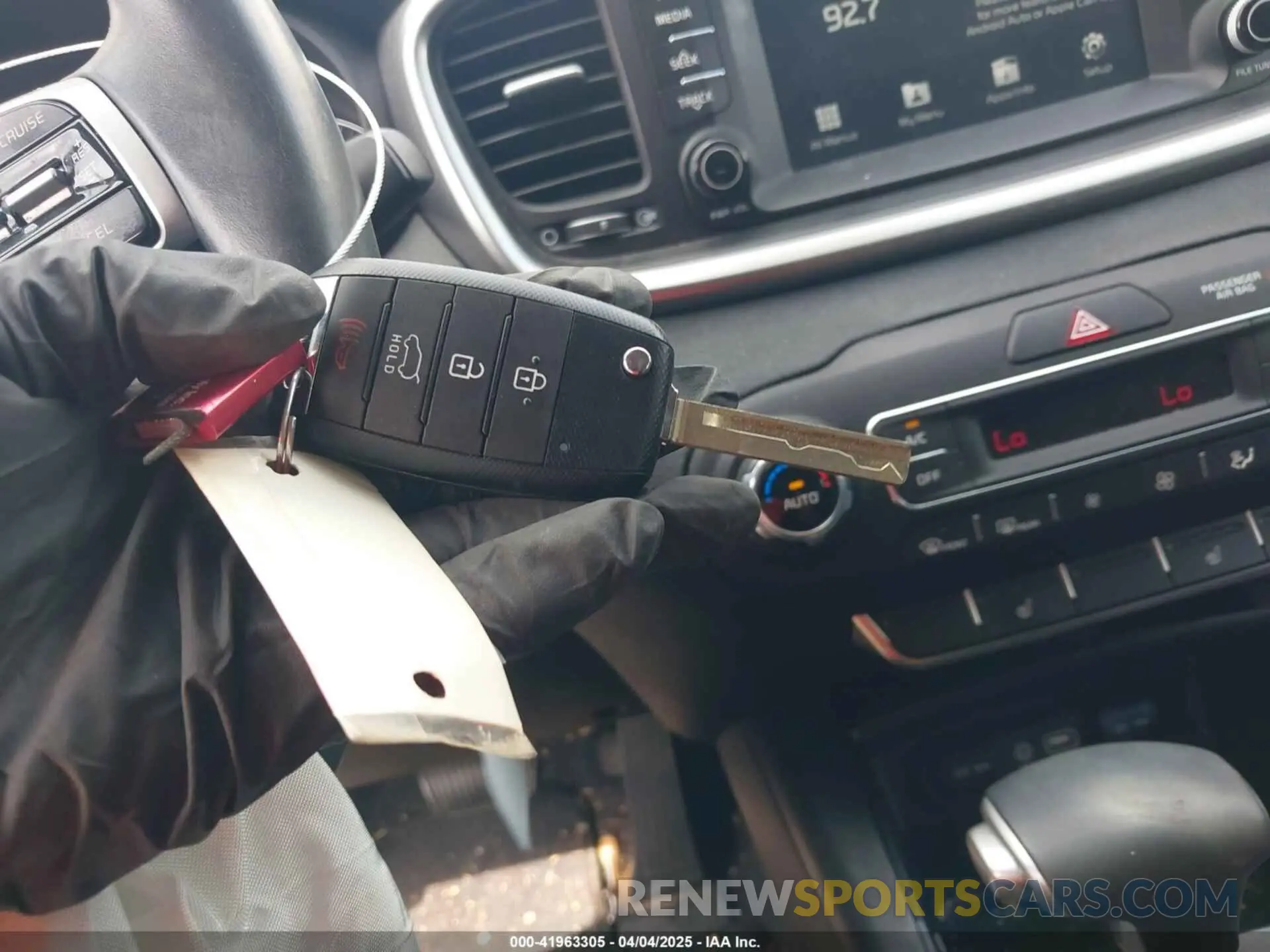 11 Photograph of a damaged car 5XYPG4A51KG609865 KIA SORENTO 2019
