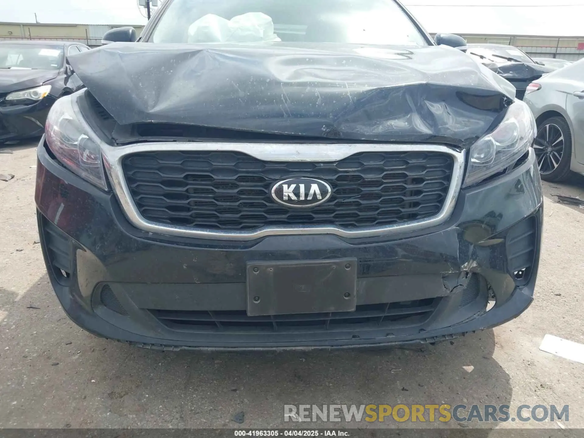 12 Photograph of a damaged car 5XYPG4A51KG609865 KIA SORENTO 2019