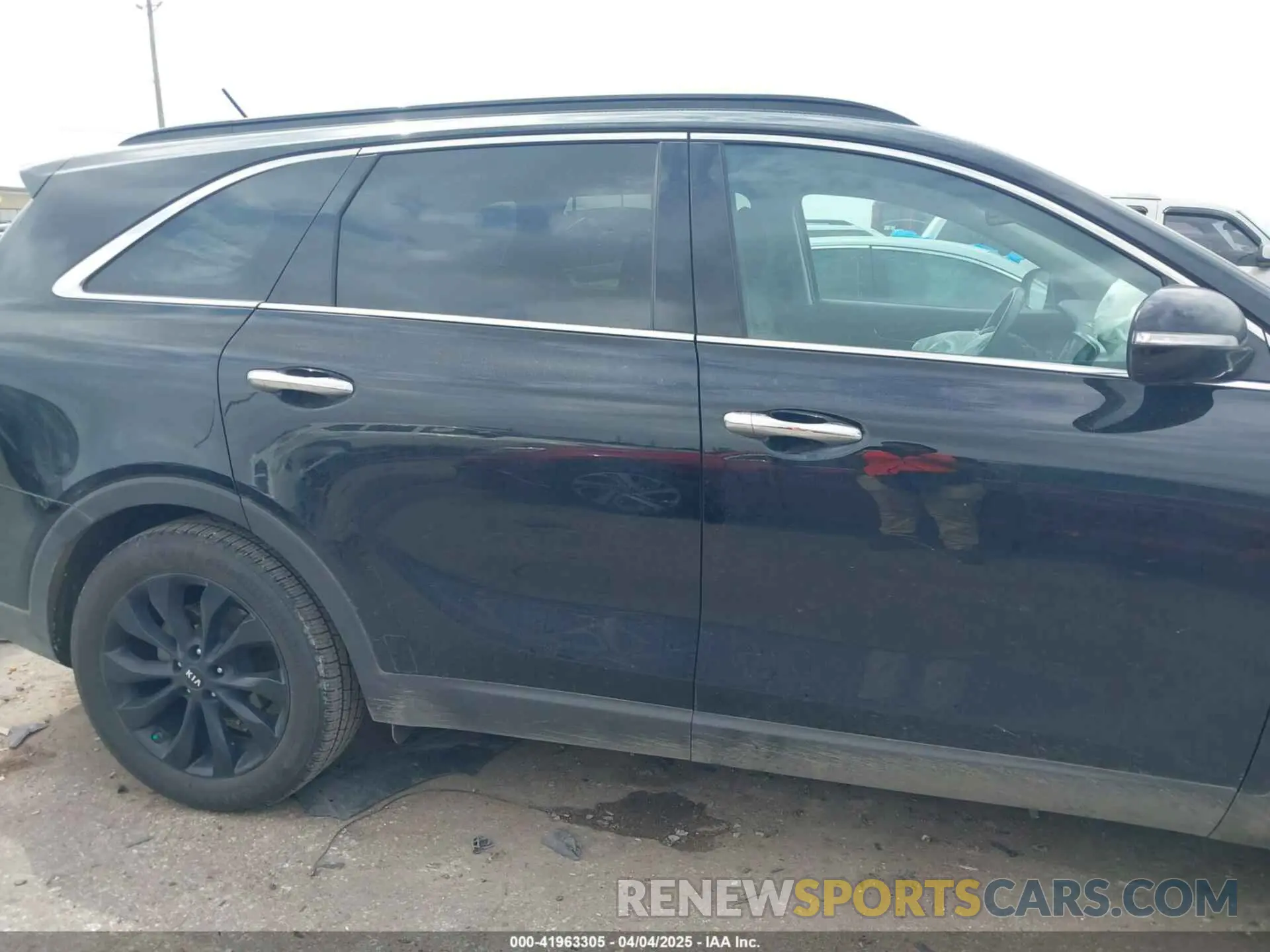 13 Photograph of a damaged car 5XYPG4A51KG609865 KIA SORENTO 2019