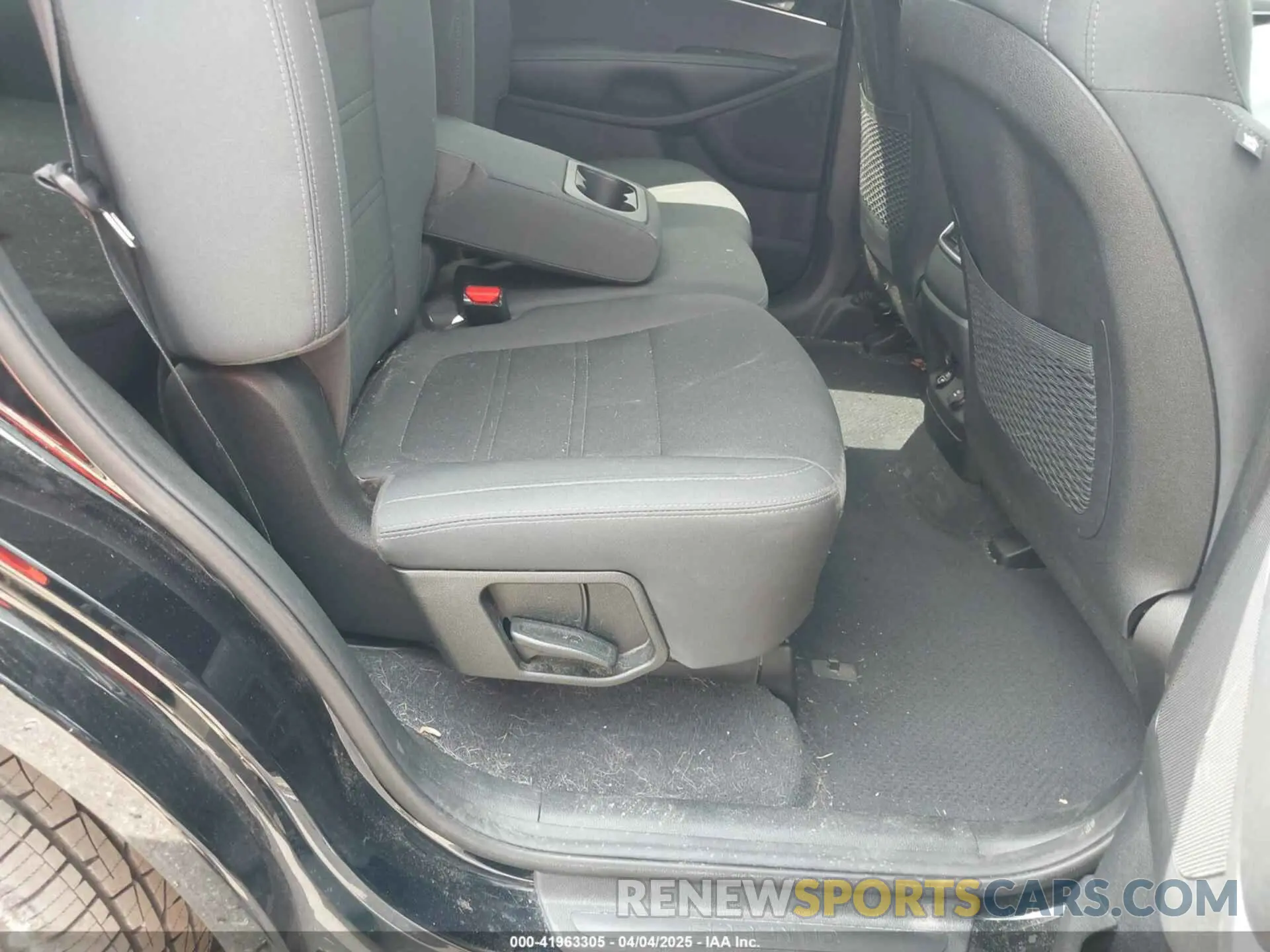 8 Photograph of a damaged car 5XYPG4A51KG609865 KIA SORENTO 2019
