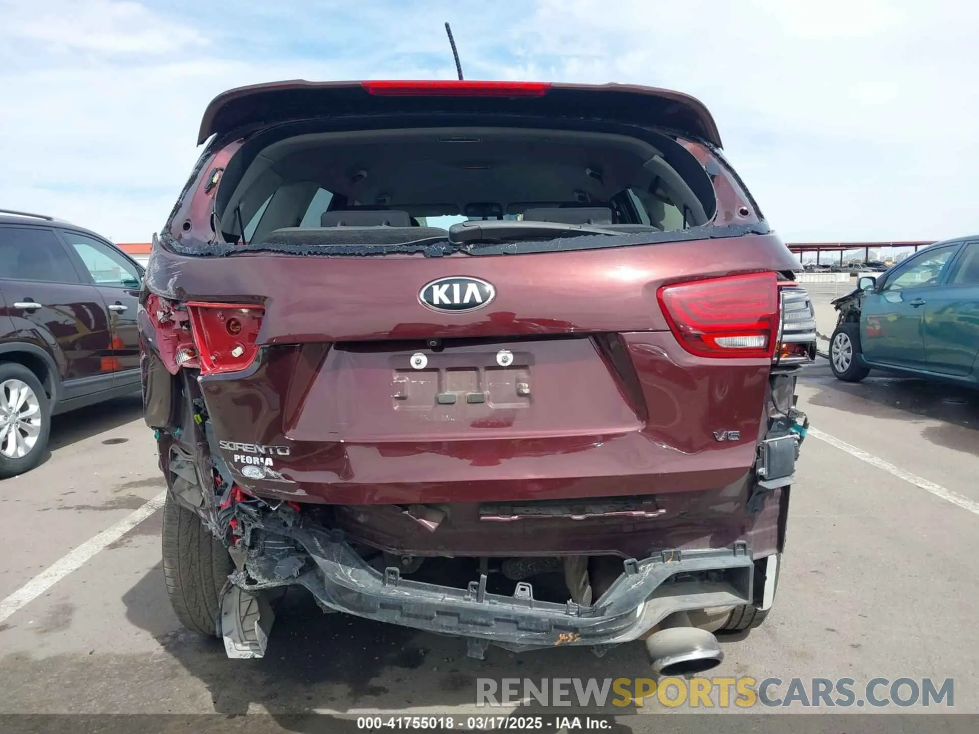 17 Photograph of a damaged car 5XYPG4A52KG482706 KIA SORENTO 2019
