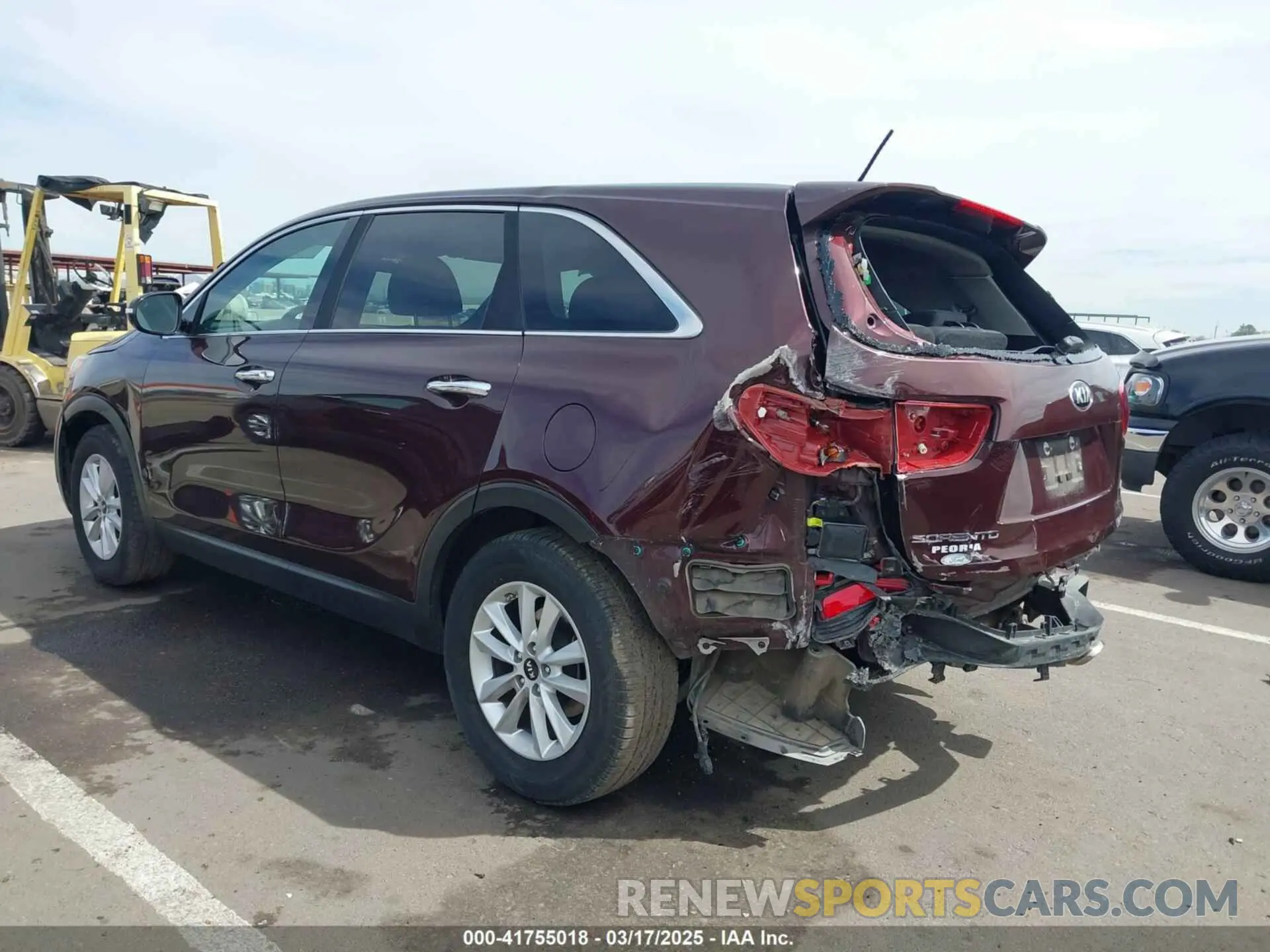 3 Photograph of a damaged car 5XYPG4A52KG482706 KIA SORENTO 2019