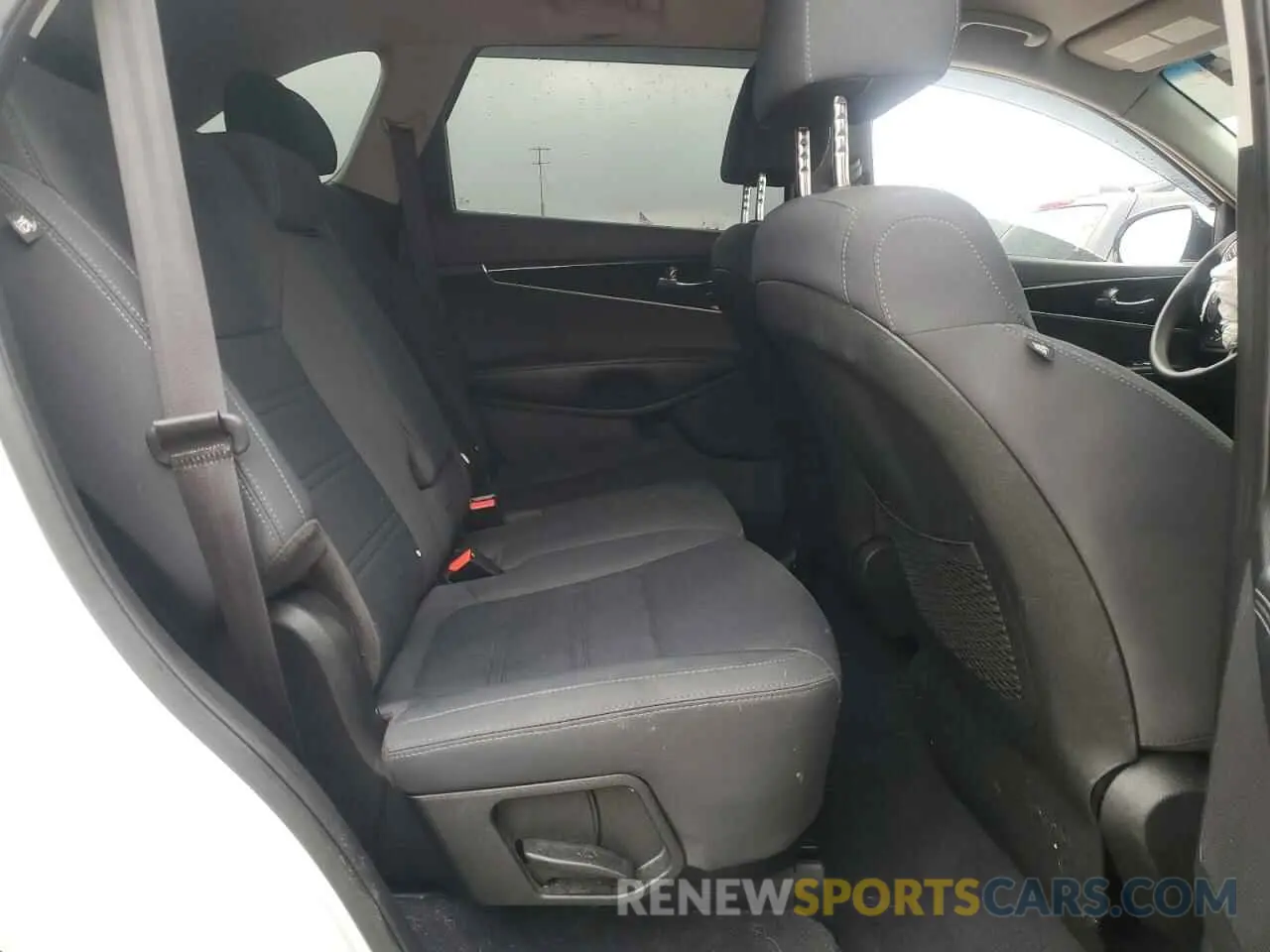 11 Photograph of a damaged car 5XYPG4A52KG494919 KIA SORENTO 2019