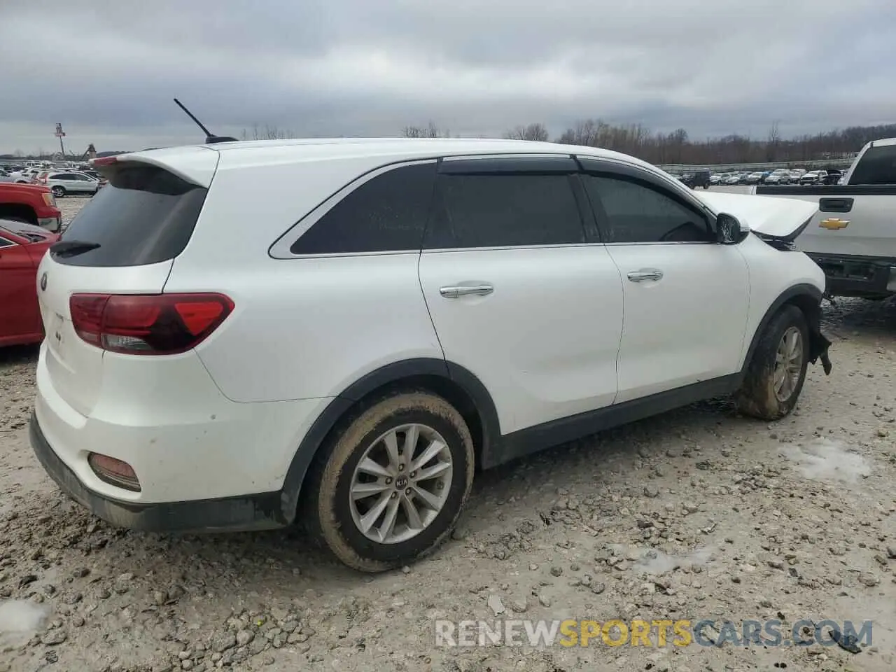 3 Photograph of a damaged car 5XYPG4A52KG494919 KIA SORENTO 2019