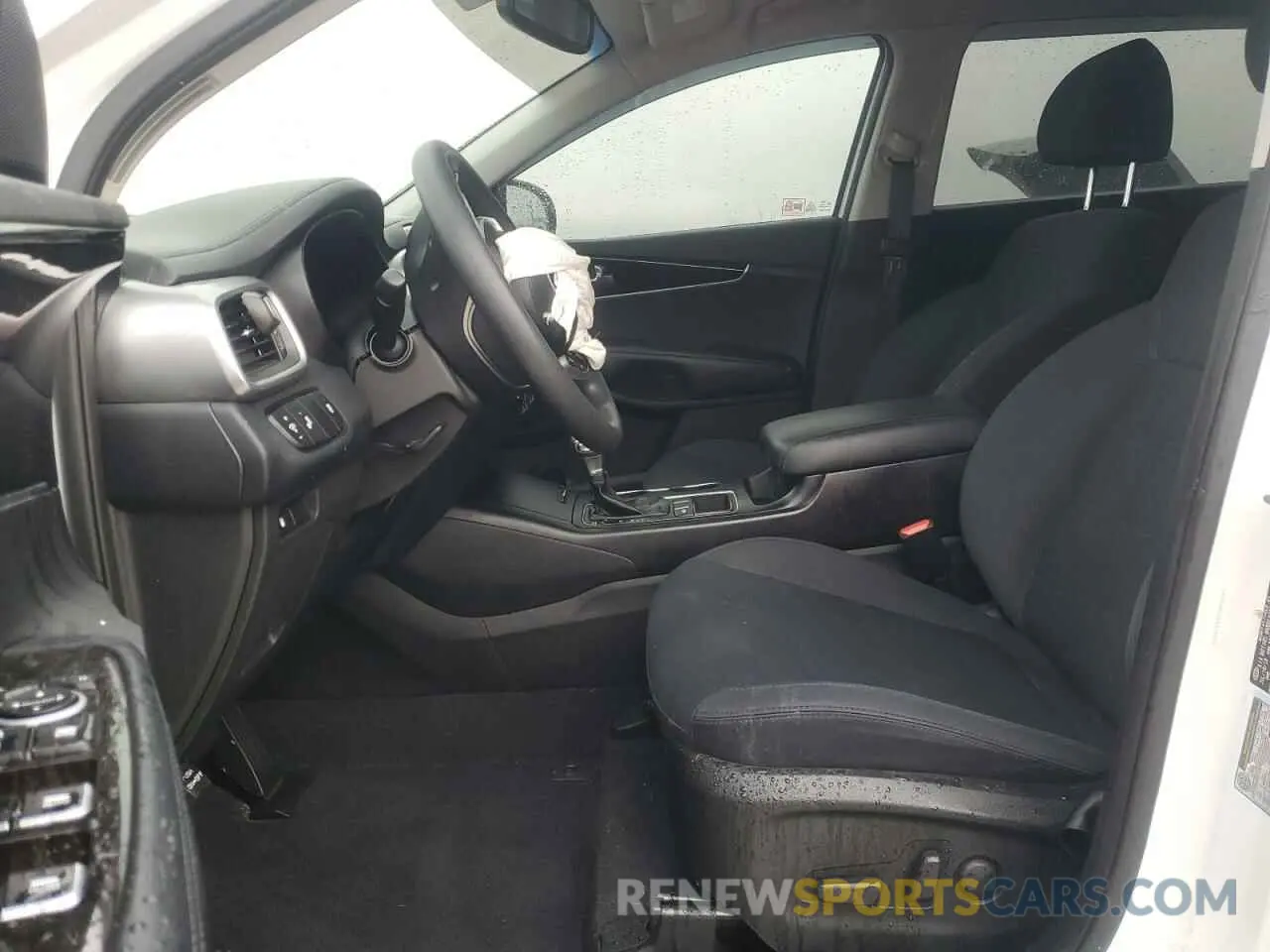 7 Photograph of a damaged car 5XYPG4A52KG494919 KIA SORENTO 2019