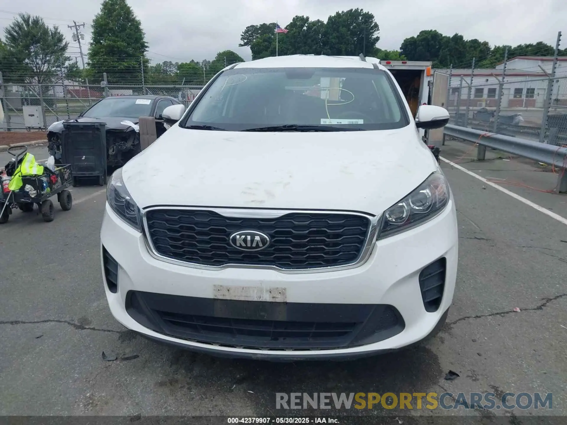 11 Photograph of a damaged car 5XYPG4A52KG570848 KIA SORENTO 2019