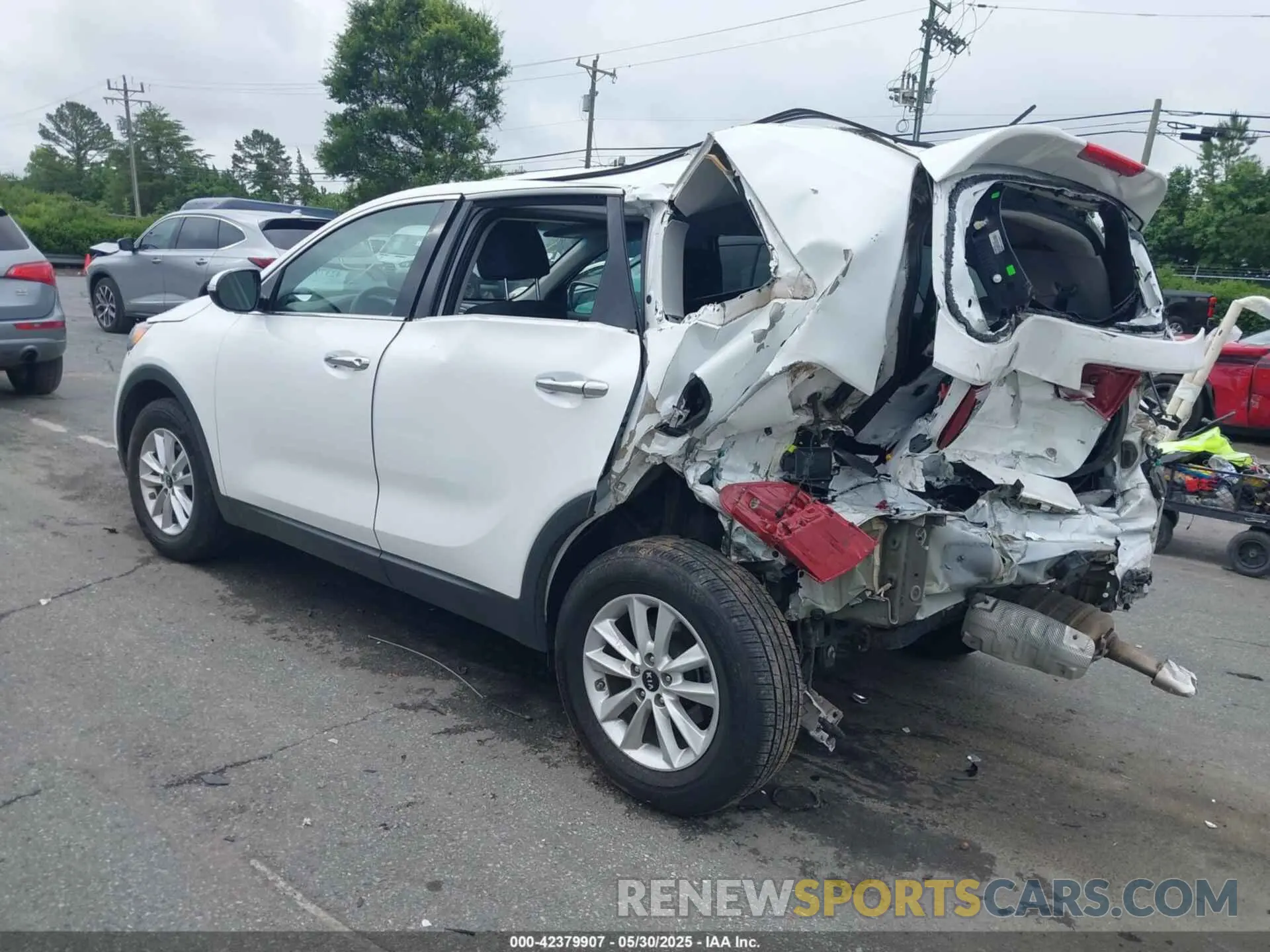 3 Photograph of a damaged car 5XYPG4A52KG570848 KIA SORENTO 2019