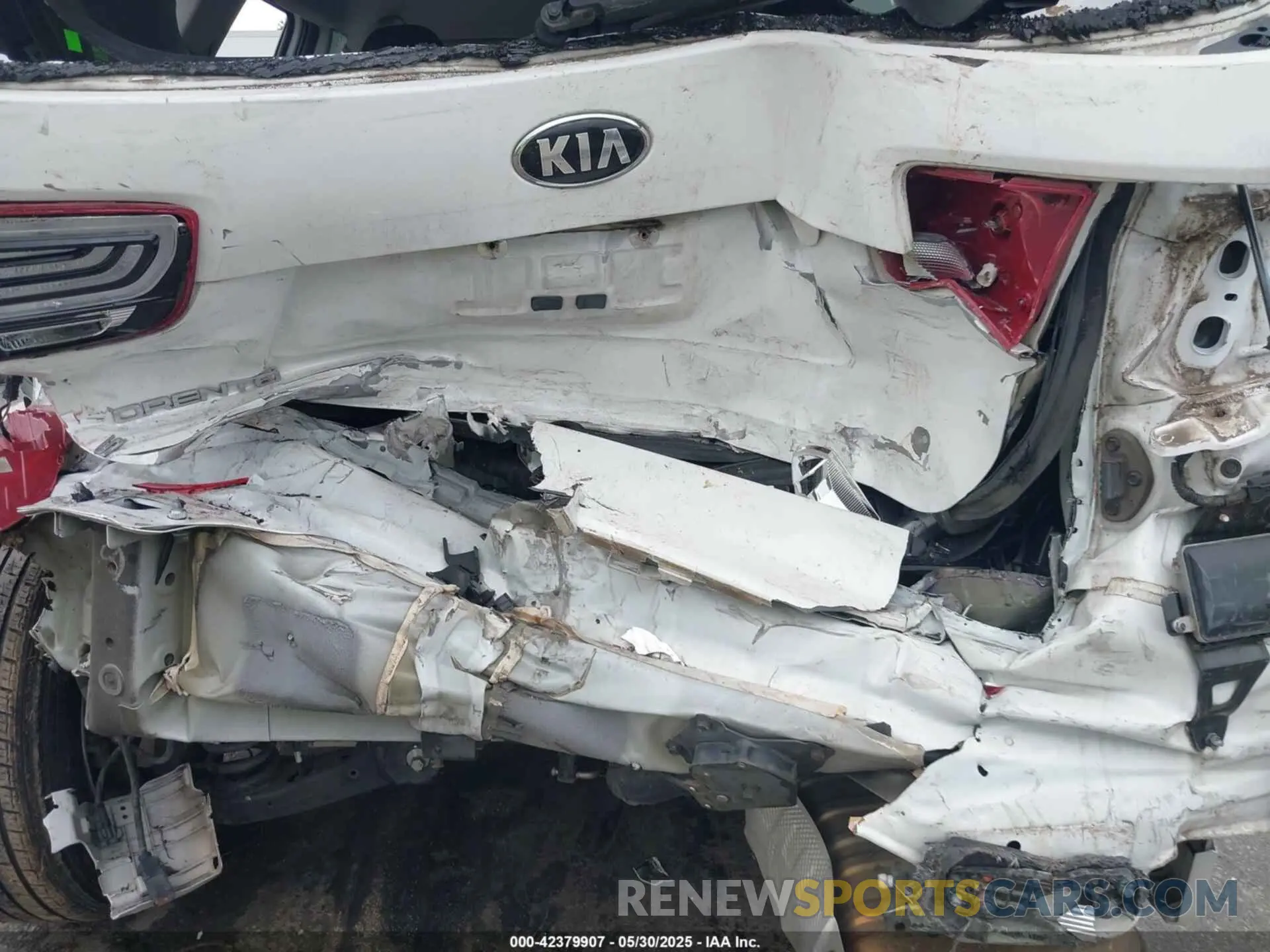 6 Photograph of a damaged car 5XYPG4A52KG570848 KIA SORENTO 2019