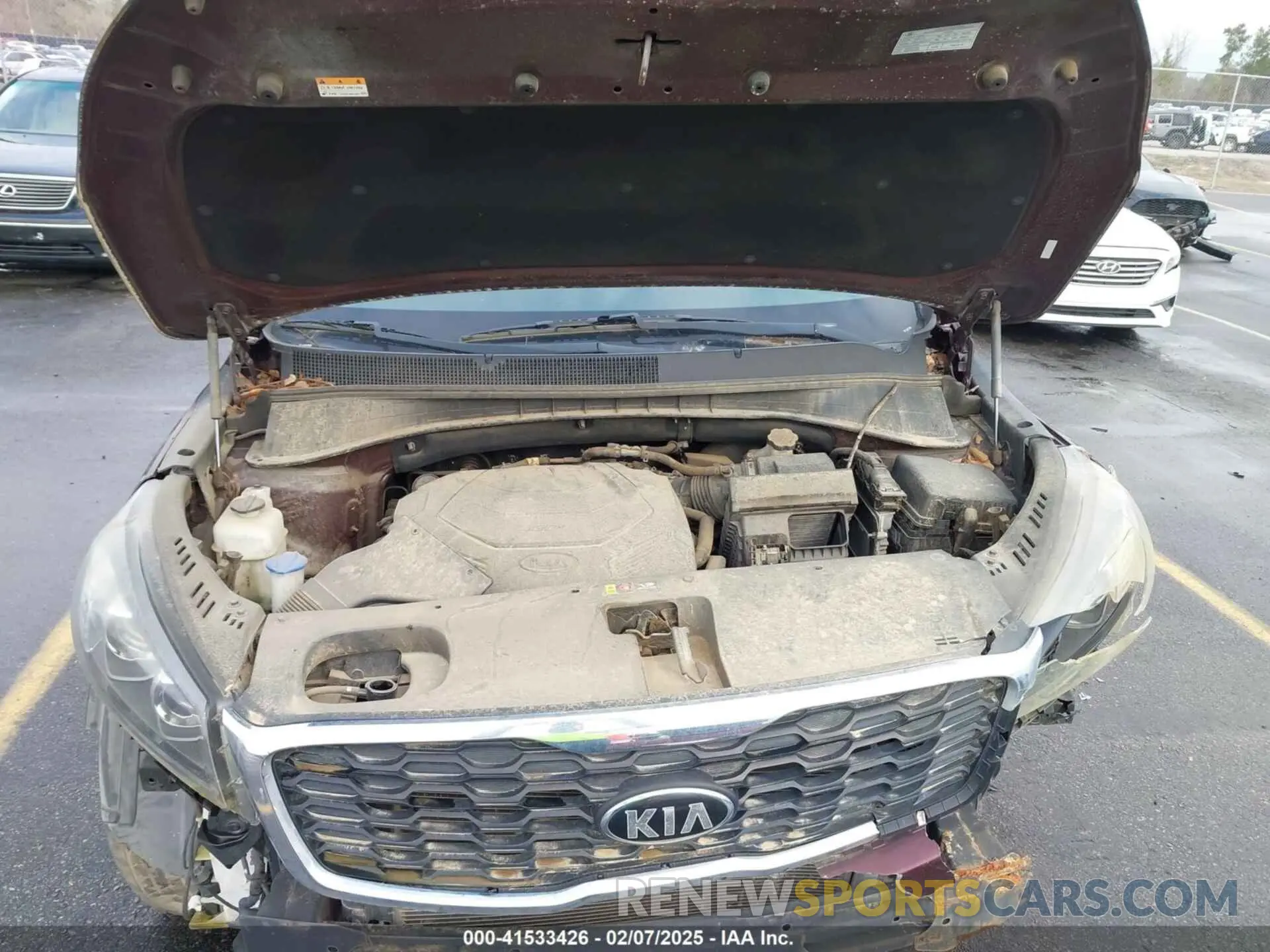 10 Photograph of a damaged car 5XYPG4A53KG481998 KIA SORENTO 2019
