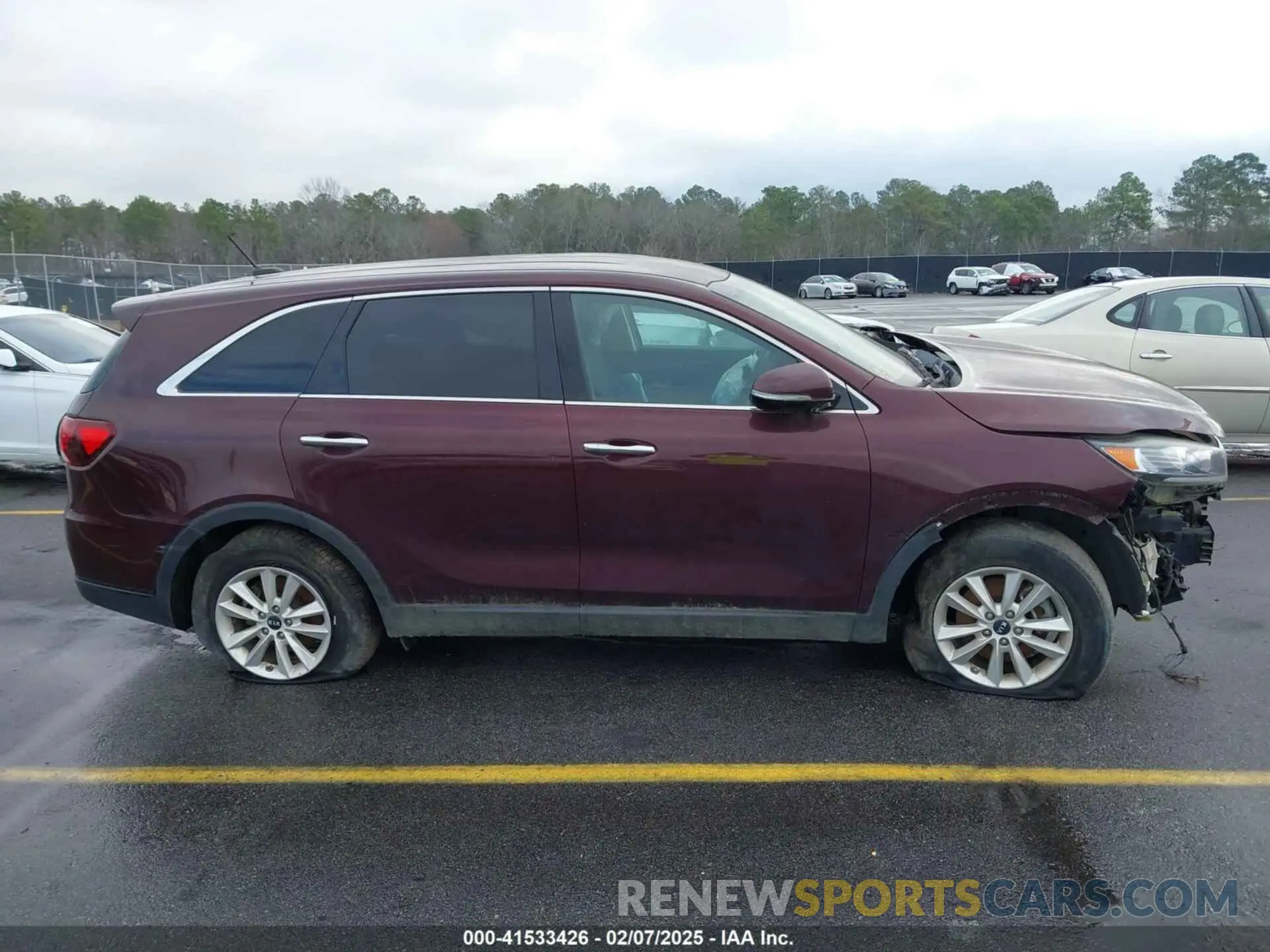 13 Photograph of a damaged car 5XYPG4A53KG481998 KIA SORENTO 2019