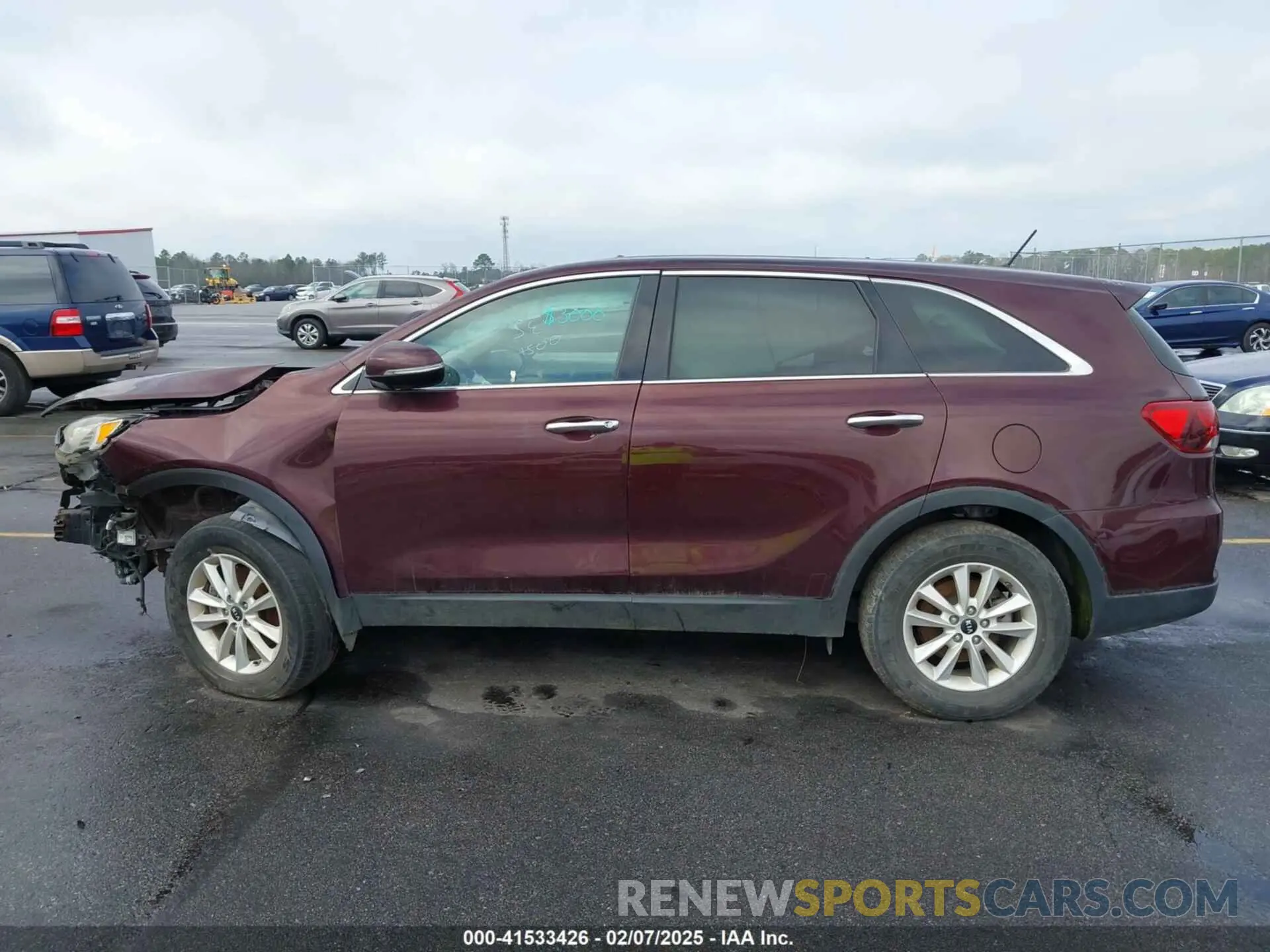 14 Photograph of a damaged car 5XYPG4A53KG481998 KIA SORENTO 2019