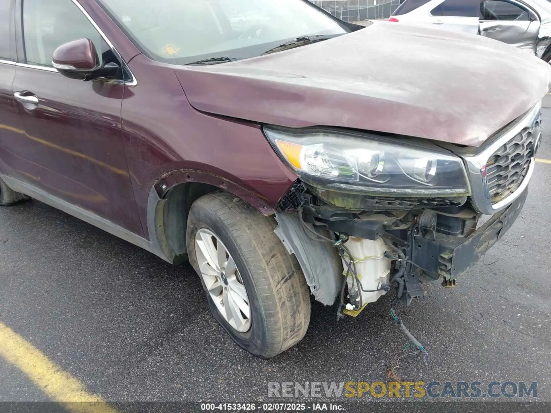 18 Photograph of a damaged car 5XYPG4A53KG481998 KIA SORENTO 2019